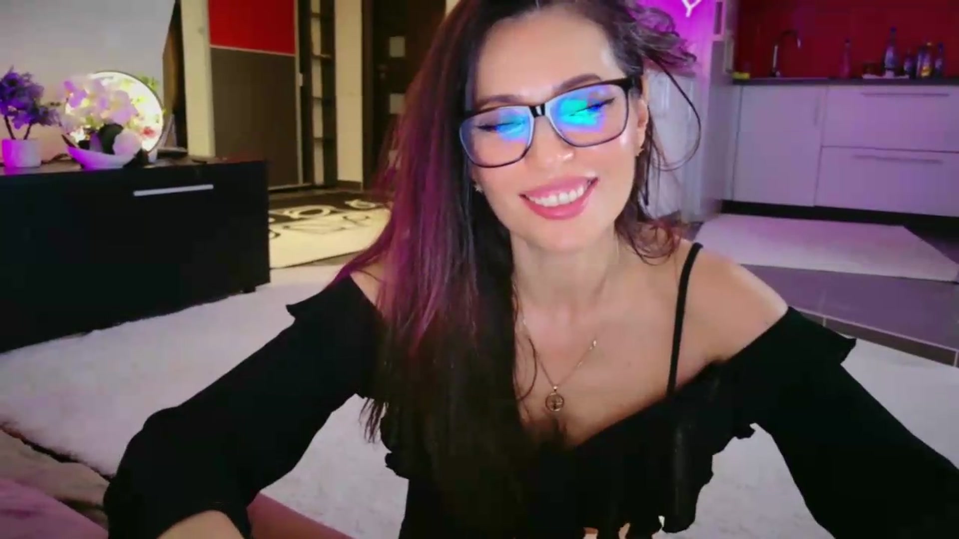 Gallery image thumbnail from SmileyTinaa's myfreecams stream on, 06/05/2026, 06:14 image 11 of 20