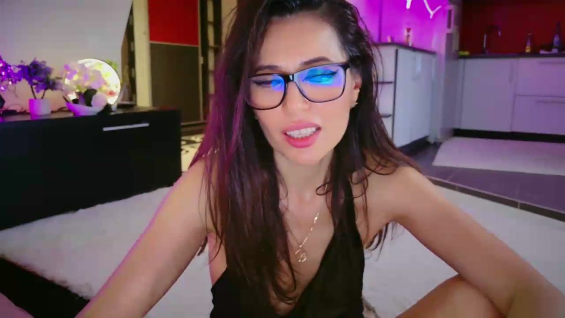 Gallery image thumbnail from SmileyTinaa's myfreecams stream on, 06/06/2026, 06:27 image 15 of 20