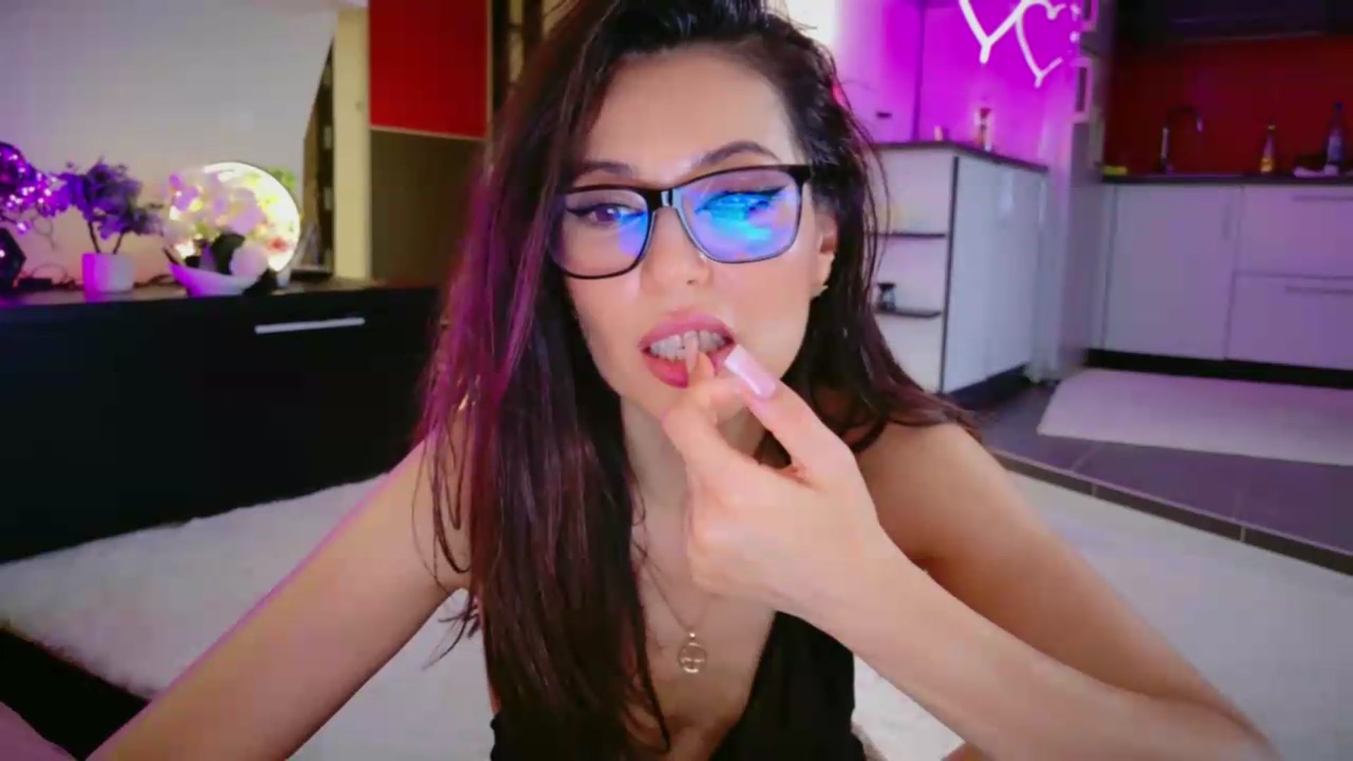 Gallery image thumbnail from SmileyTinaa's myfreecams stream on, 06/06/2026, 06:27 image 10 of 20