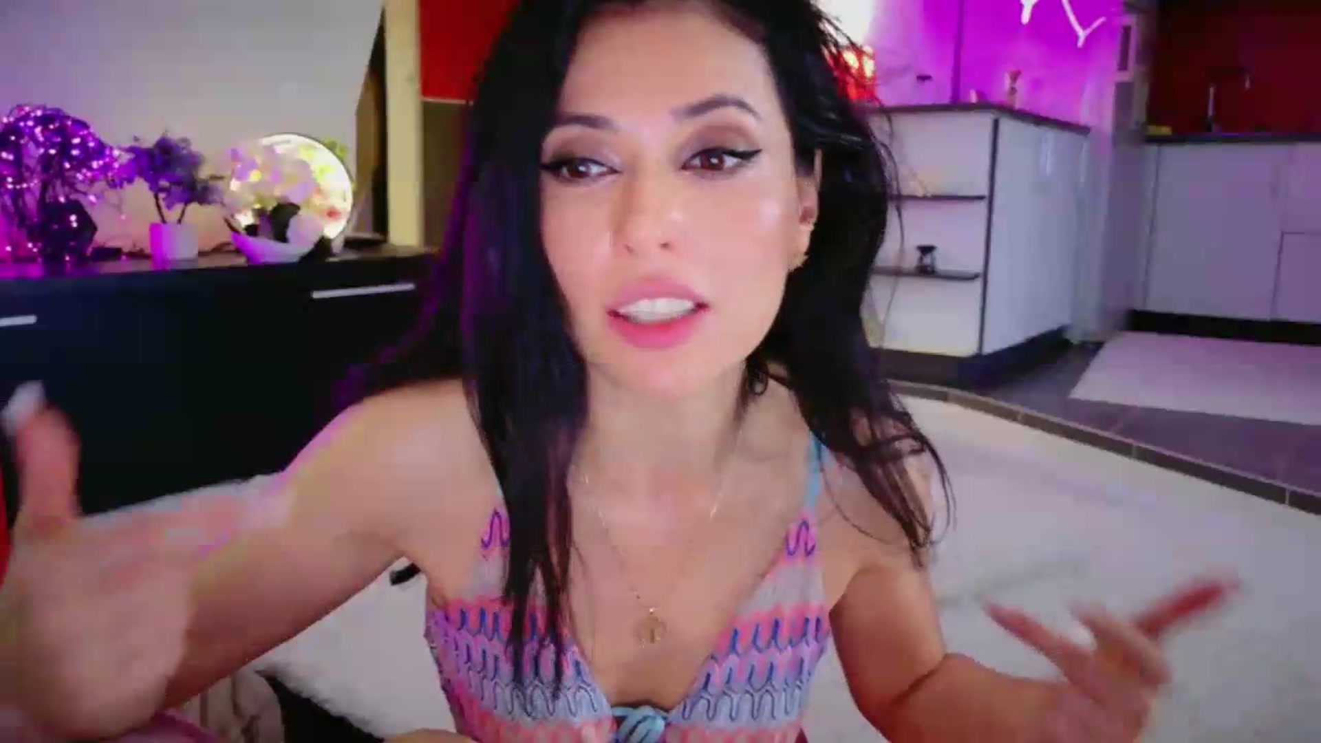 Gallery image thumbnail from SmileyTinaa's myfreecams stream on, 06/13/2026, 06:17 image 17 of 20