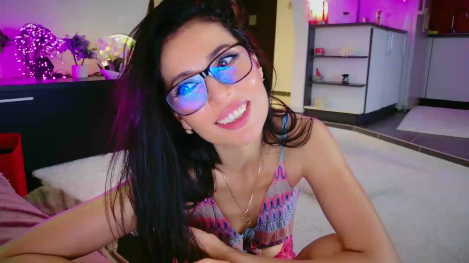 Gallery image thumbnail from SmileyTinaa's myfreecams stream on, 06/13/2026, 06:17 image 9 of 20