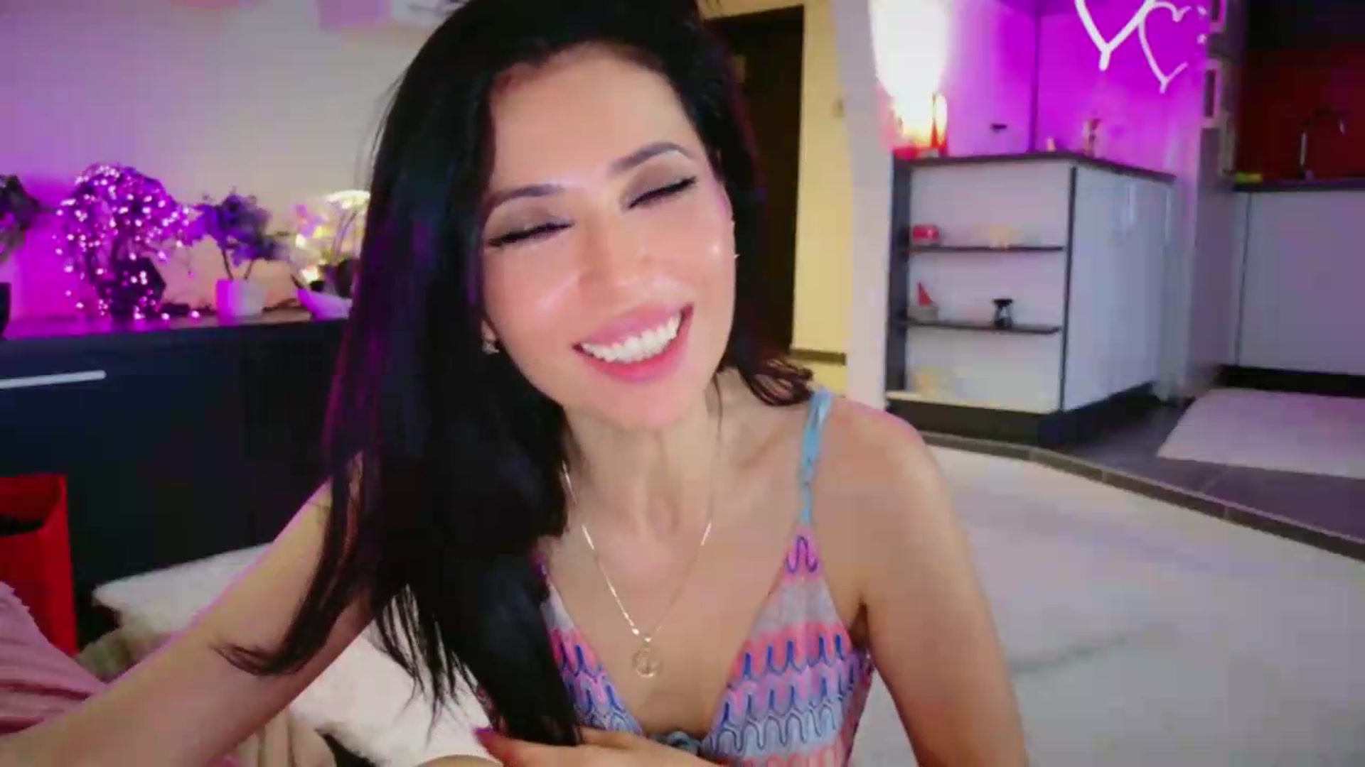 Gallery image thumbnail from SmileyTinaa's myfreecams stream on, 06/13/2026, 06:17 image 12 of 20