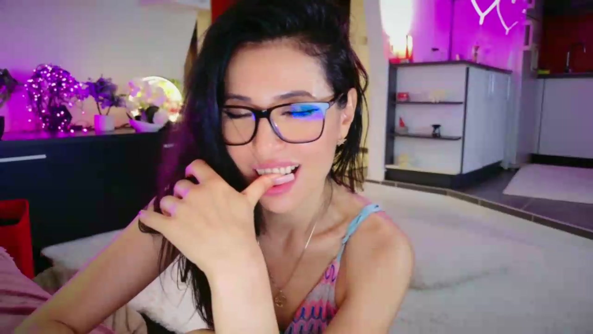 Gallery image thumbnail from SmileyTinaa's myfreecams stream on, 06/13/2026, 06:17 image 13 of 20