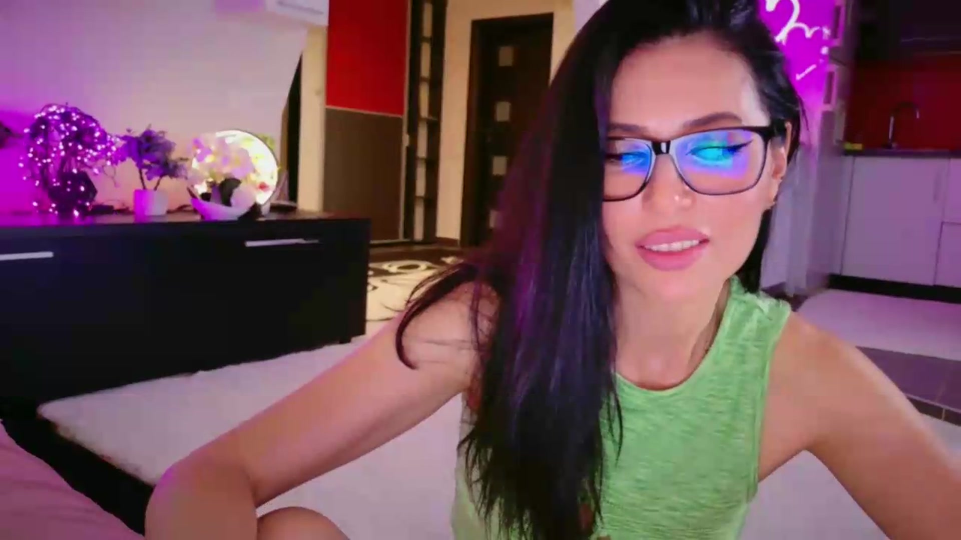 Gallery image thumbnail from SmileyTinaa's myfreecams stream on, 06/19/2026, 24:07 image 8 of 20