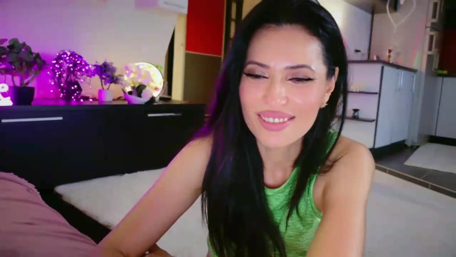 Gallery image thumbnail from SmileyTinaa's myfreecams stream on, 06/19/2026, 24:07 image 4 of 20