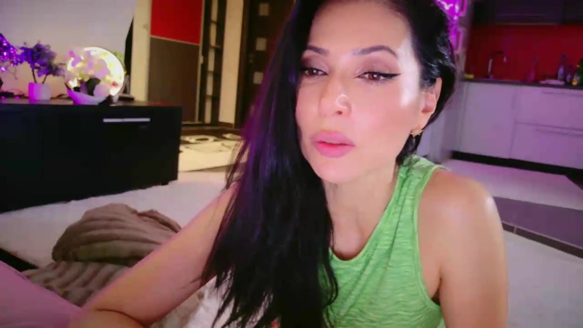 Gallery image thumbnail from SmileyTinaa's myfreecams stream on, 06/19/2026, 24:07 image 20 of 20