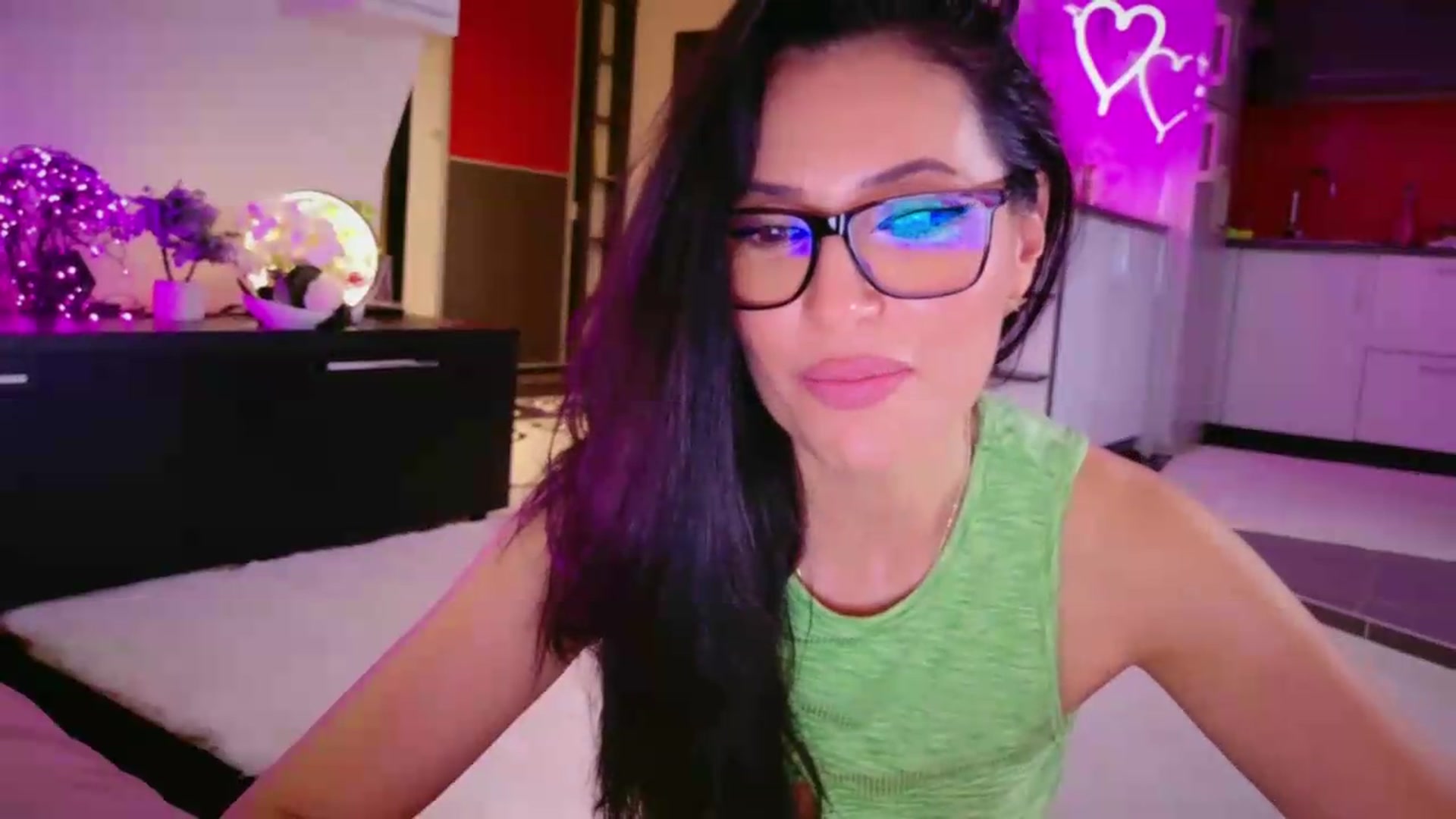 Gallery image thumbnail from SmileyTinaa's myfreecams stream on, 06/19/2026, 24:07 image 6 of 20