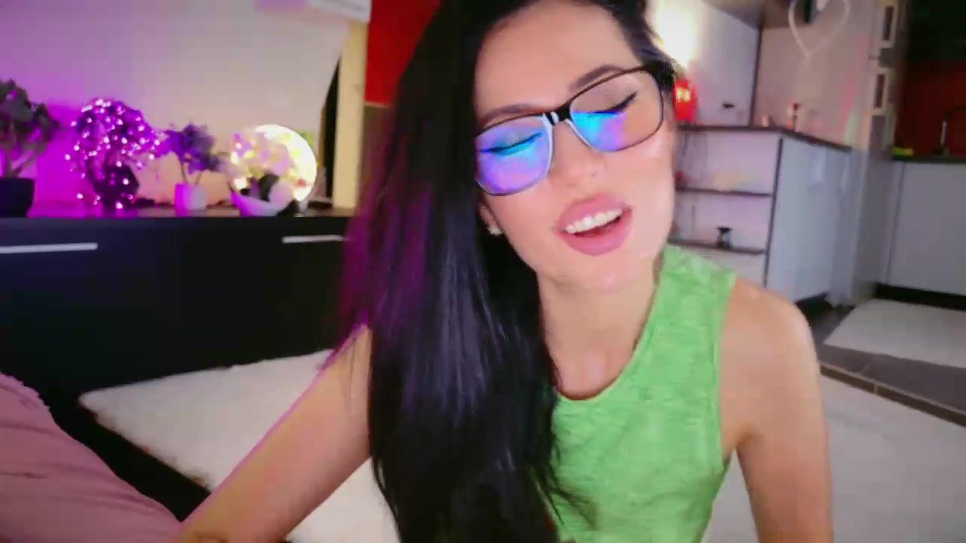 Gallery image thumbnail from SmileyTinaa's myfreecams stream on, 06/19/2026, 24:07 image 3 of 20