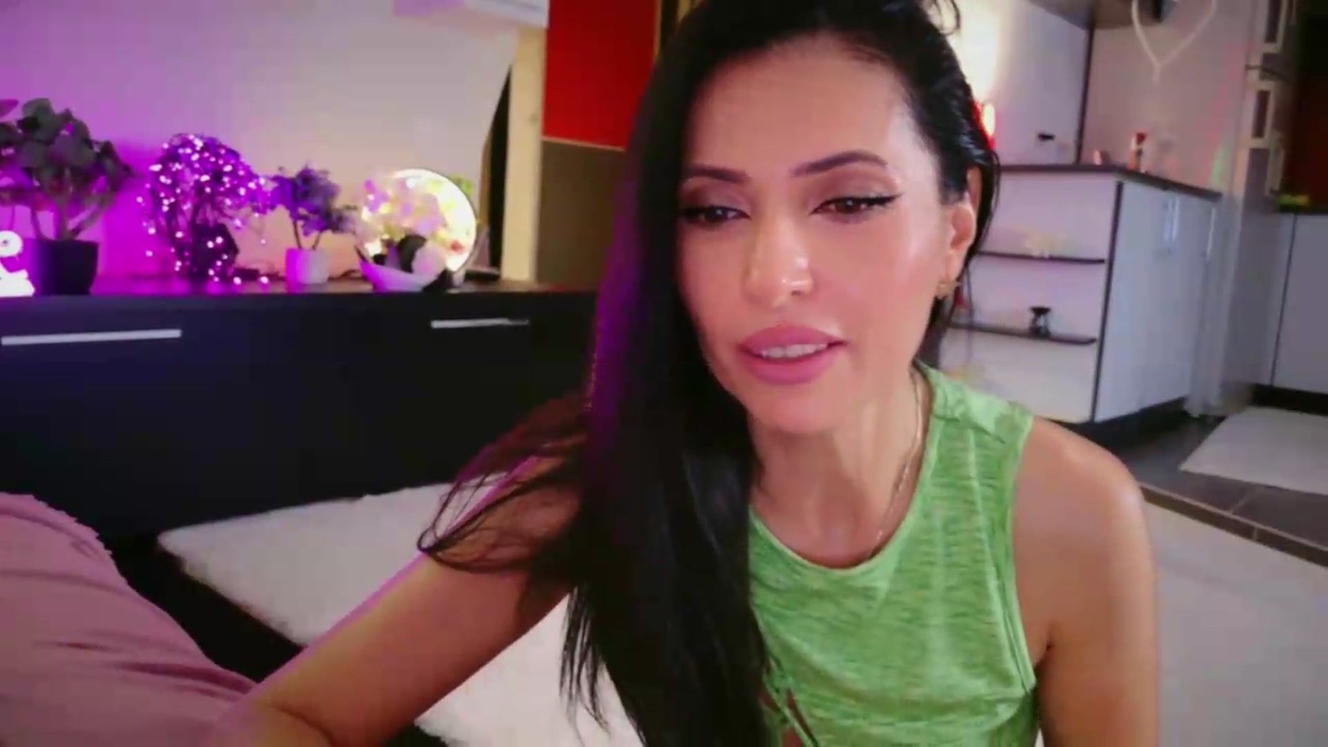 Gallery image thumbnail from SmileyTinaa's myfreecams stream on, 06/19/2026, 24:07 image 2 of 20