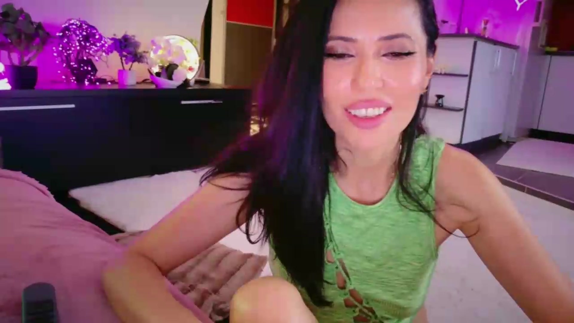 Gallery image thumbnail from SmileyTinaa's myfreecams stream on, 06/19/2026, 24:07 image 11 of 20