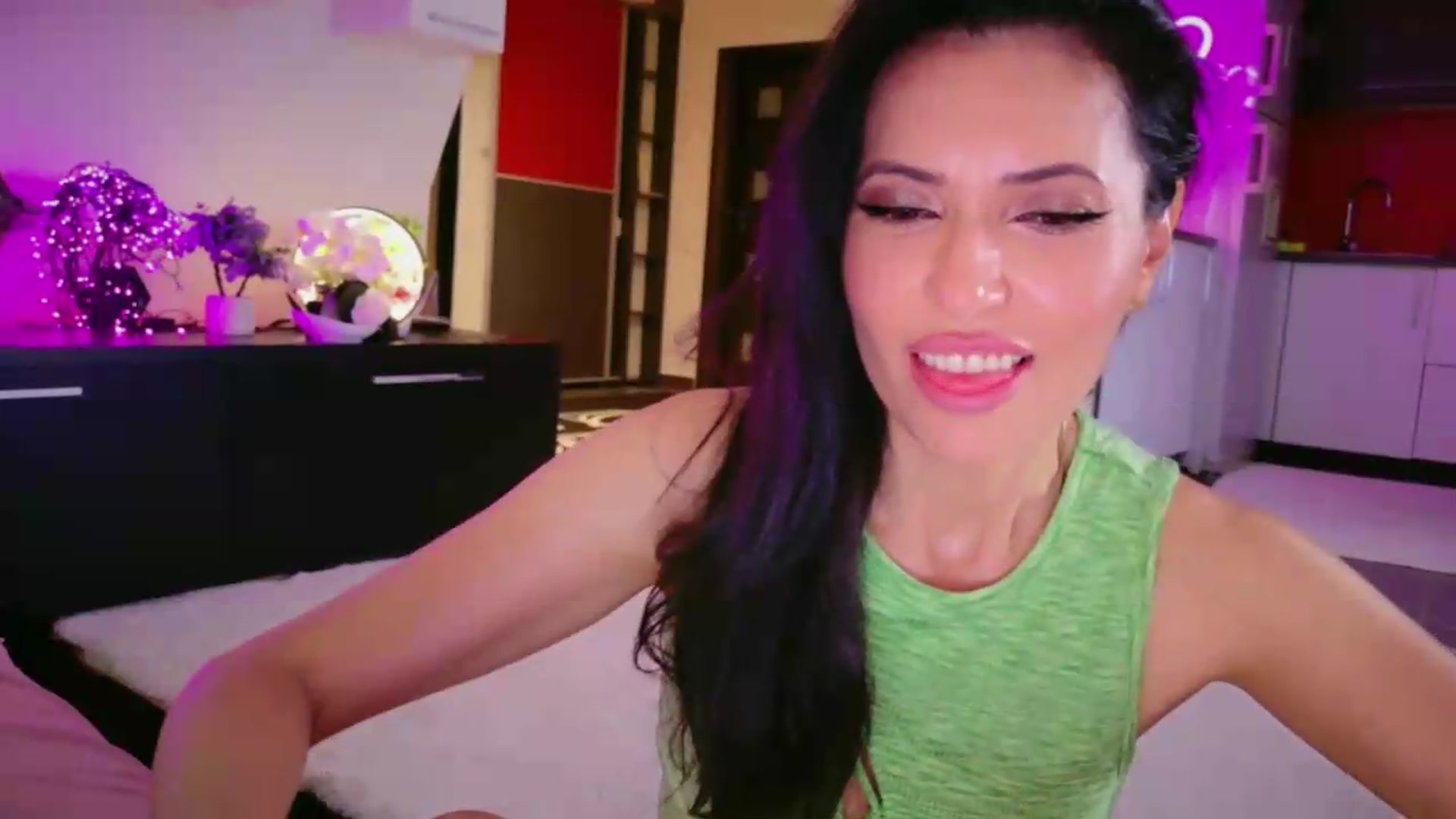 Gallery image thumbnail from SmileyTinaa's myfreecams stream on, 06/19/2026, 24:07 image 9 of 20