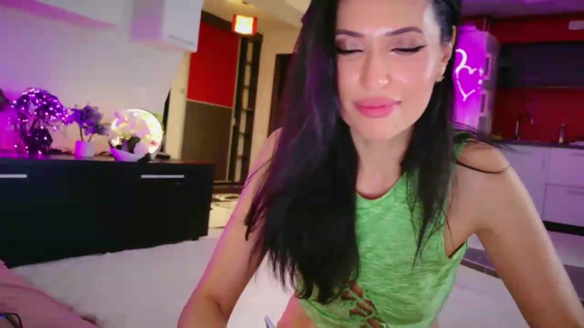 Gallery image thumbnail from SmileyTinaa's myfreecams stream on, 06/19/2026, 02:18 image 3 of 20