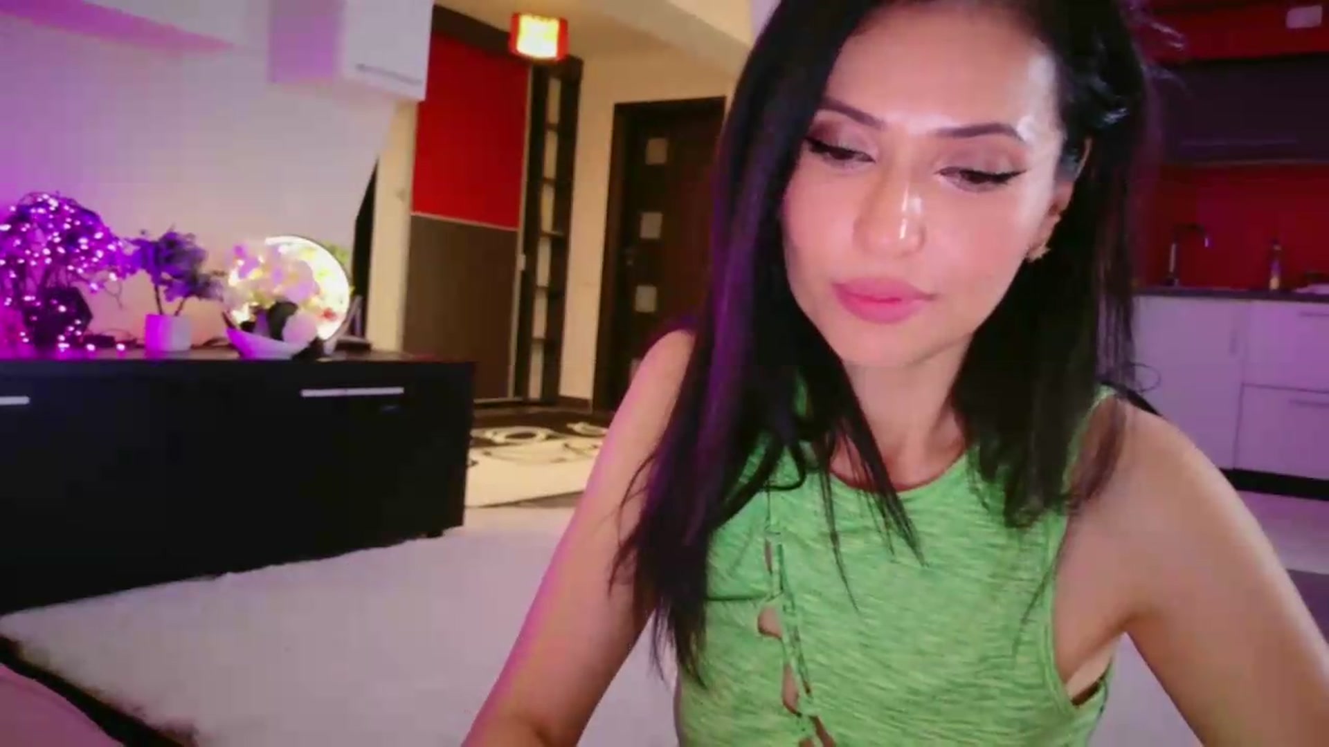 Gallery image thumbnail from SmileyTinaa's myfreecams stream on, 06/19/2026, 02:18 image 2 of 20