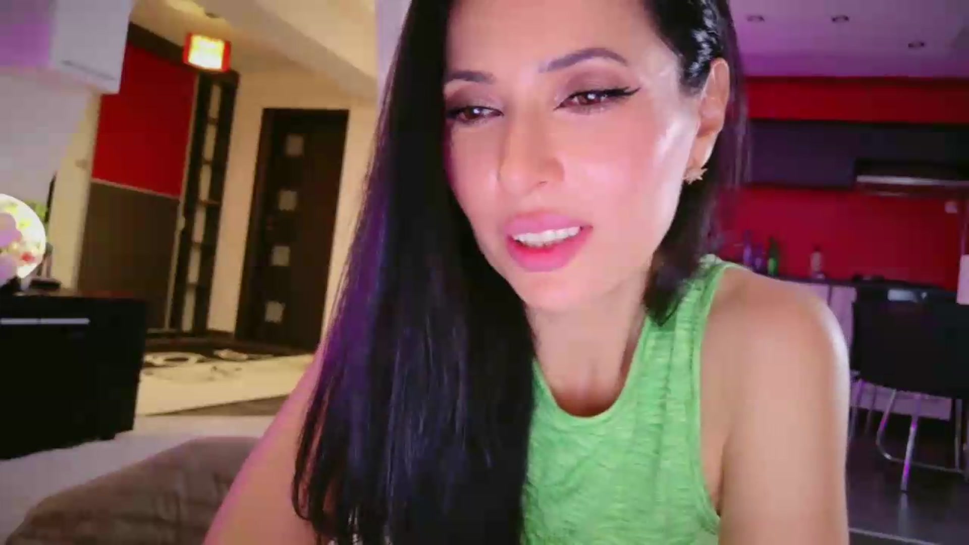 Gallery image thumbnail from SmileyTinaa's myfreecams stream on, 06/19/2026, 02:18 image 6 of 20