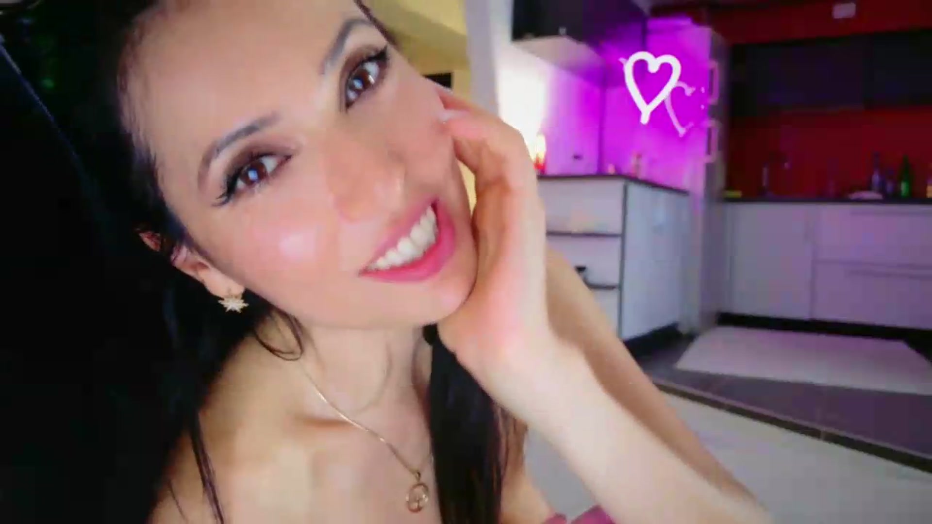 Gallery image thumbnail from SmileyTinaa's myfreecams stream on, 06/19/2026, 03:28 image 17 of 20