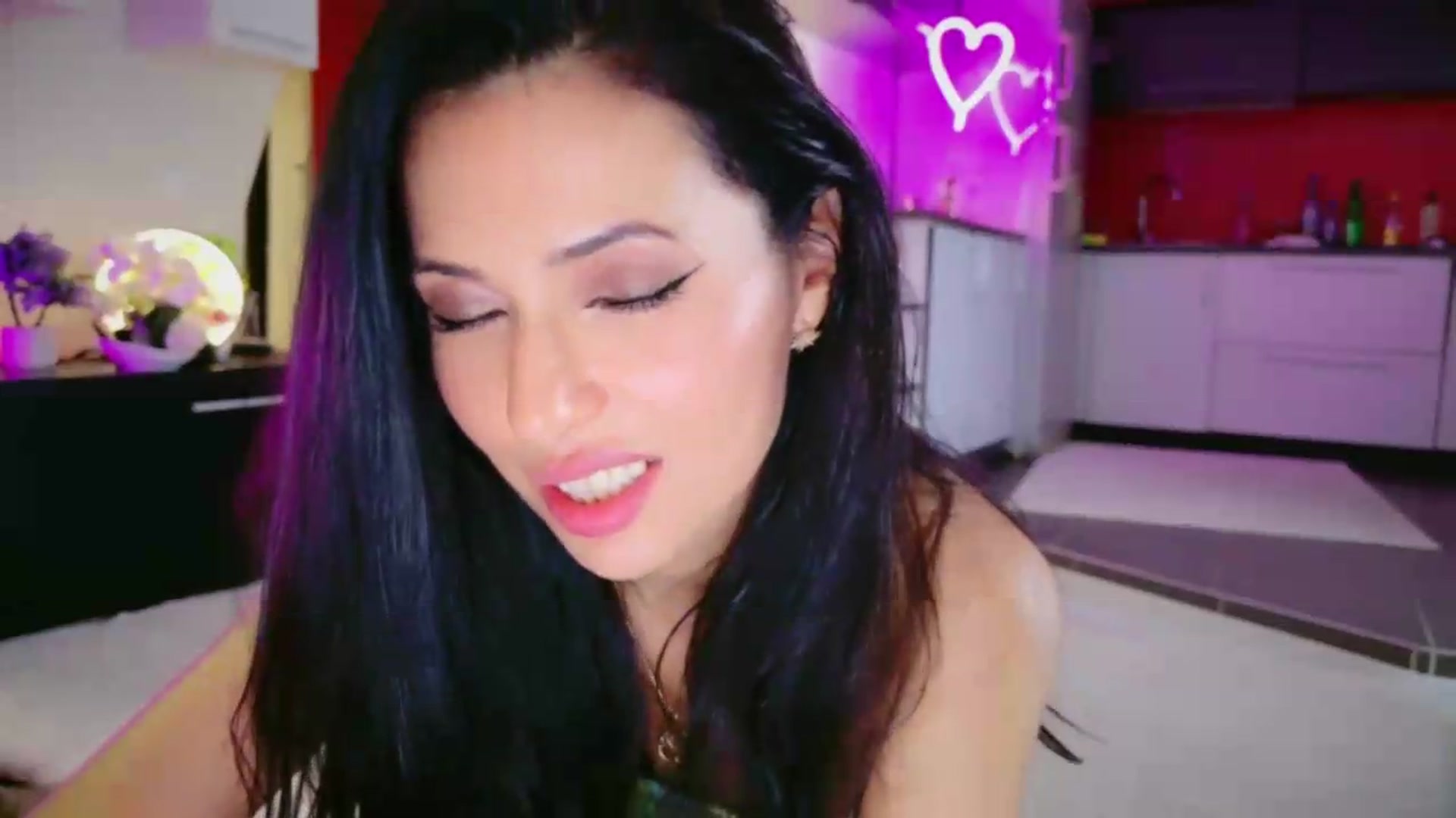 Gallery image thumbnail from SmileyTinaa's myfreecams stream on, 06/19/2026, 03:28 image 2 of 20