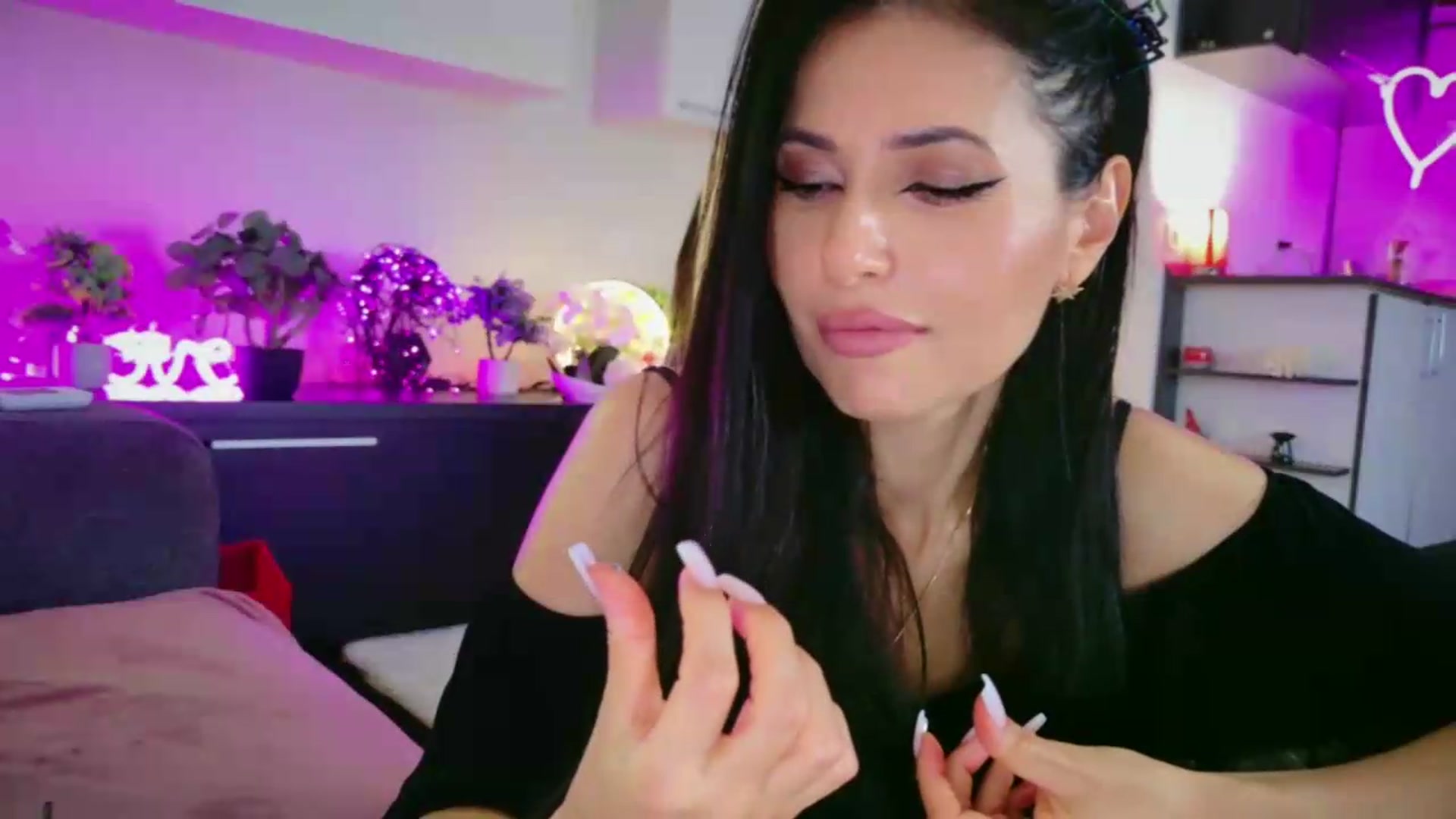 Gallery image thumbnail from SmileyTinaa's myfreecams stream on, 06/20/2026, 01:34 image 7 of 20