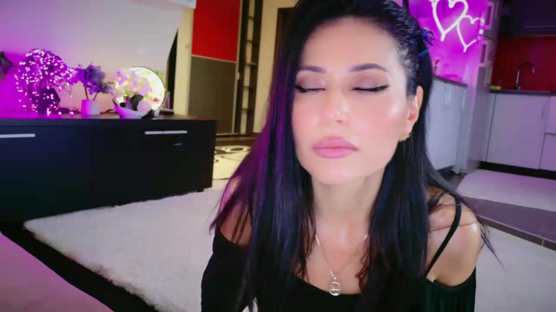 Gallery image thumbnail from SmileyTinaa's myfreecams stream on, 06/20/2026, 01:34 image 5 of 20