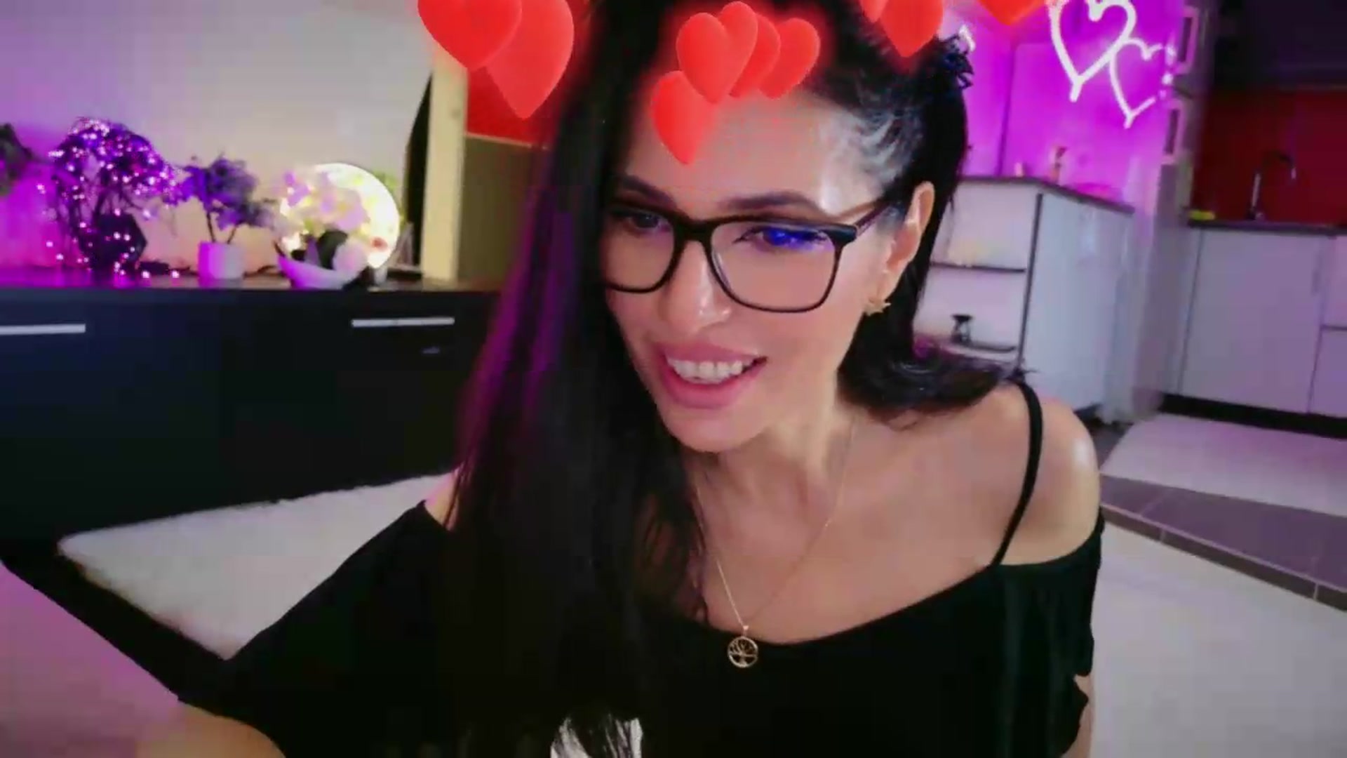 Gallery image thumbnail from SmileyTinaa's myfreecams stream on, 06/20/2026, 01:34 image 6 of 20