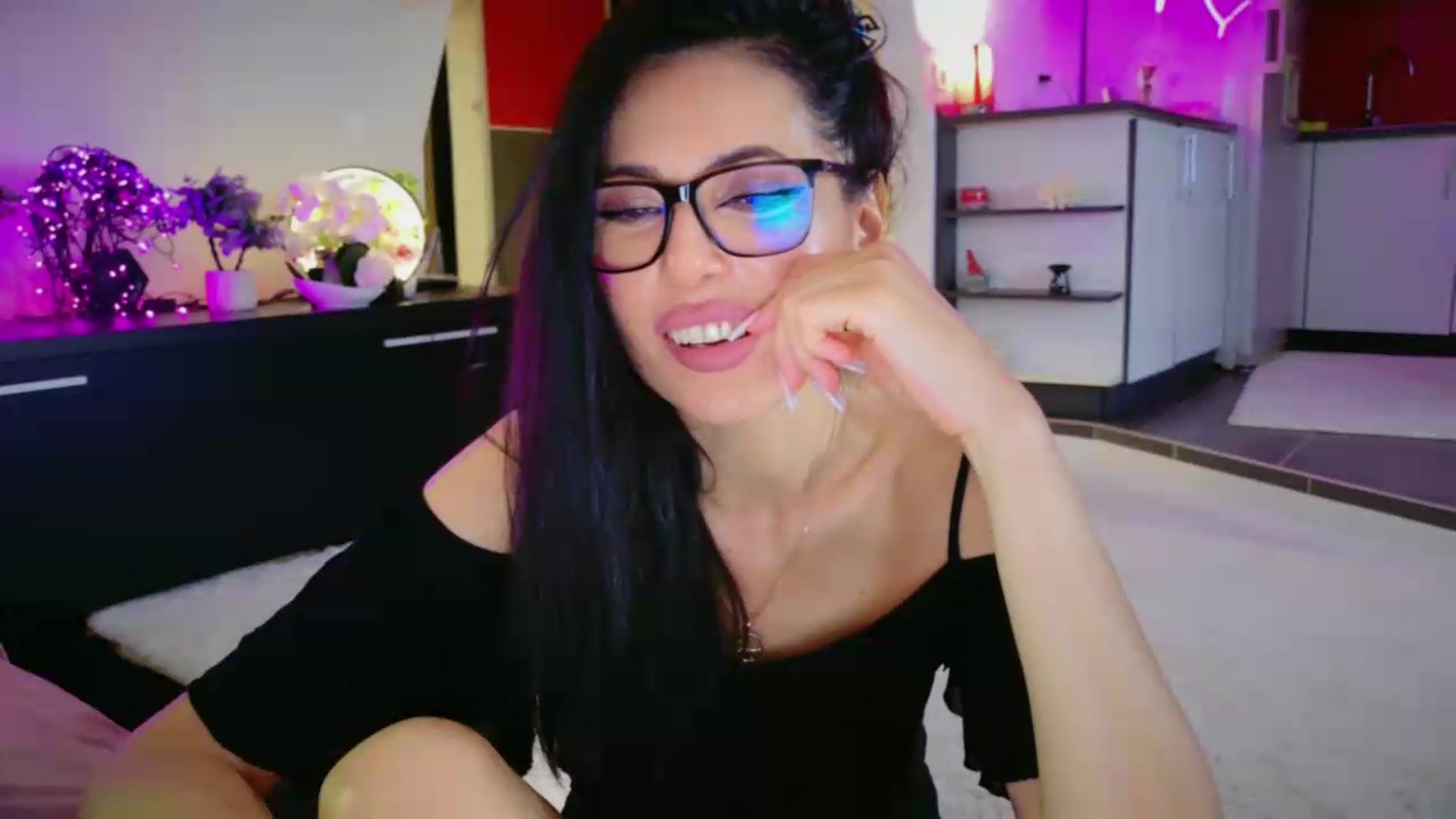 Gallery image thumbnail from SmileyTinaa's myfreecams stream on, 06/20/2026, 01:34 image 19 of 20