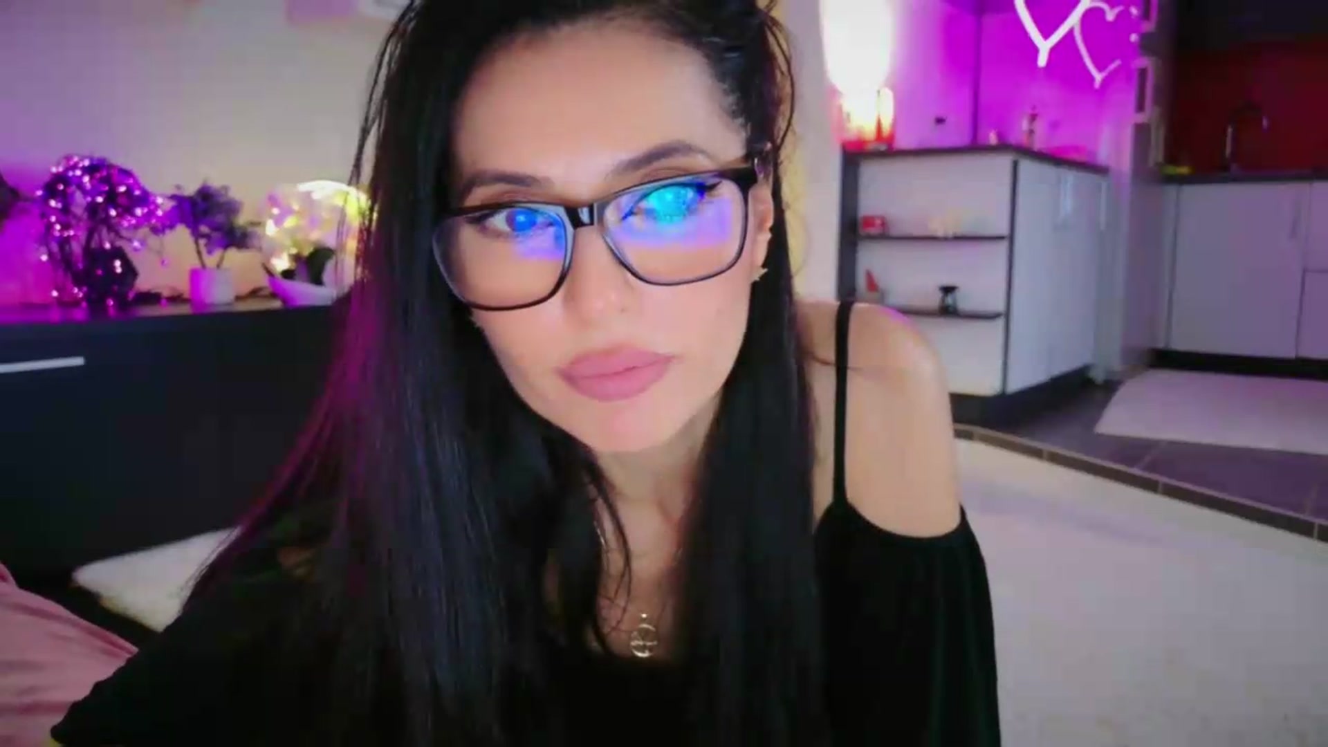 Gallery image thumbnail from SmileyTinaa's myfreecams stream on, 06/20/2026, 01:34 image 17 of 20