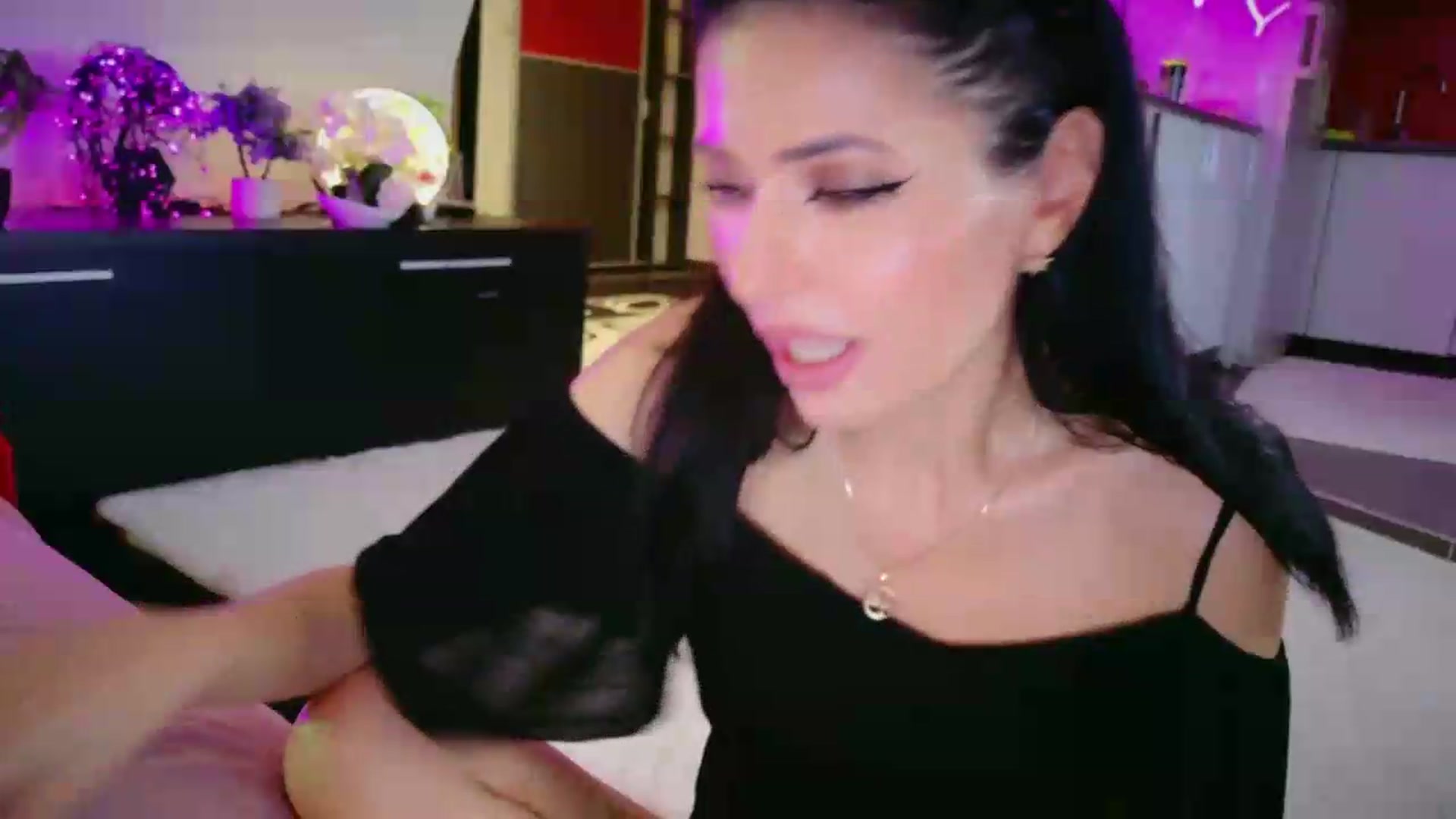 Gallery image thumbnail from SmileyTinaa's myfreecams stream on, 06/20/2026, 01:34 image 2 of 20