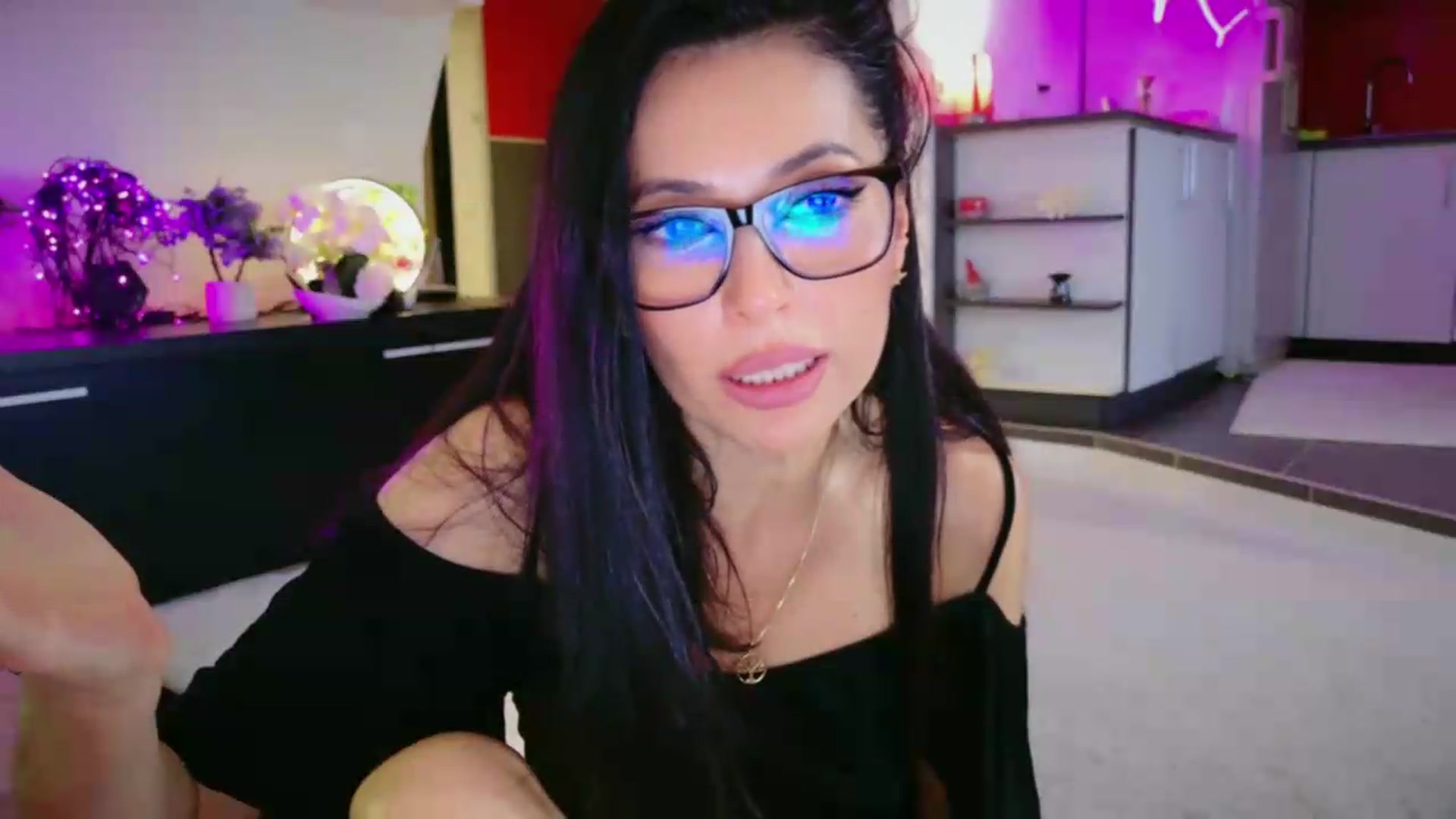 Gallery image thumbnail from SmileyTinaa's myfreecams stream on, 06/20/2026, 01:34 image 18 of 20