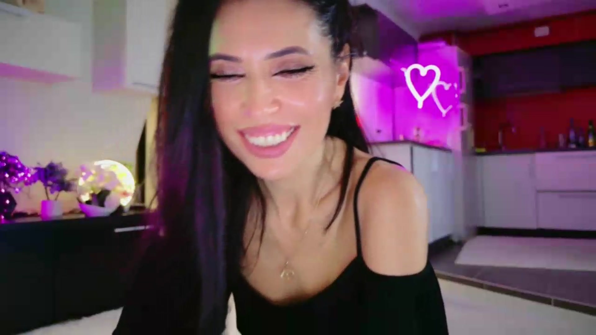 Gallery image thumbnail from SmileyTinaa's myfreecams stream on, 06/20/2026, 01:34 image 16 of 20