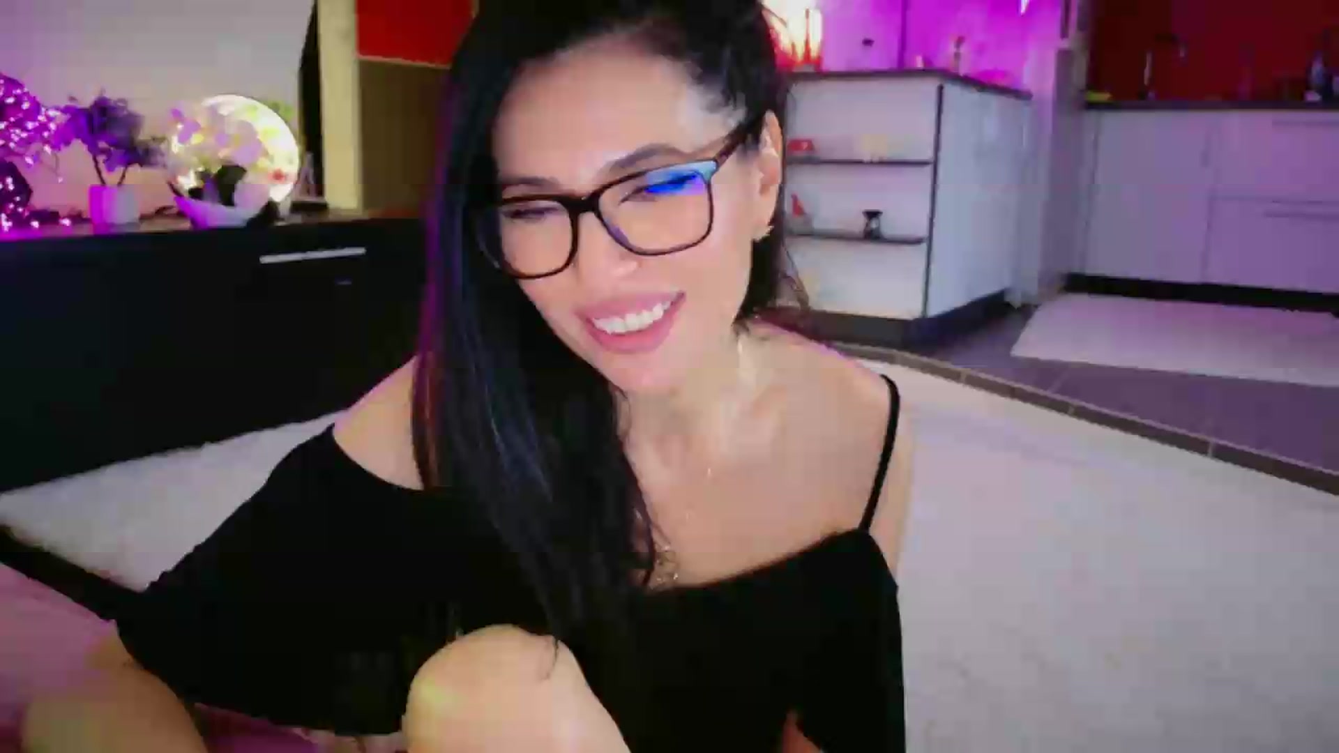 Gallery image thumbnail from SmileyTinaa's myfreecams stream on, 06/20/2026, 04:08 image 7 of 20