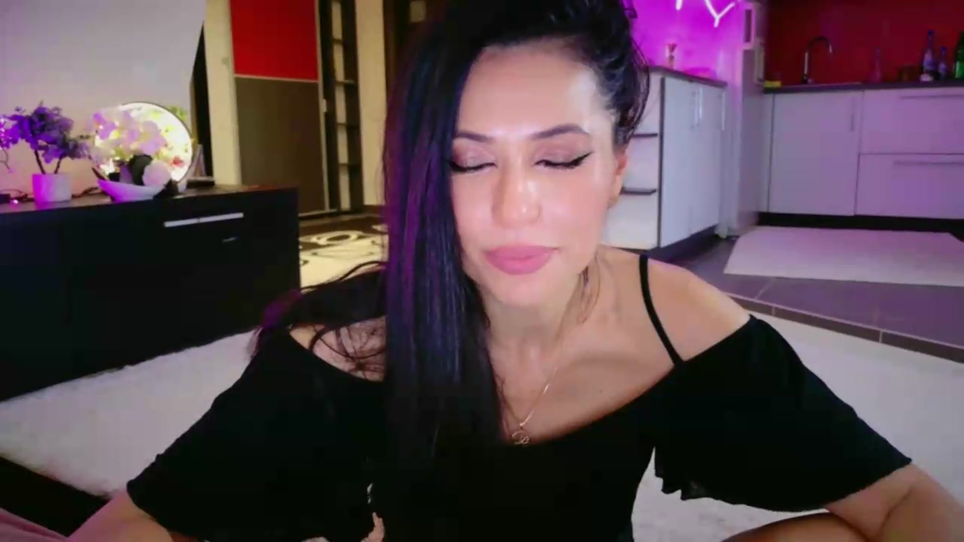 Gallery image thumbnail from SmileyTinaa's myfreecams stream on, 06/20/2026, 04:08 image 8 of 20