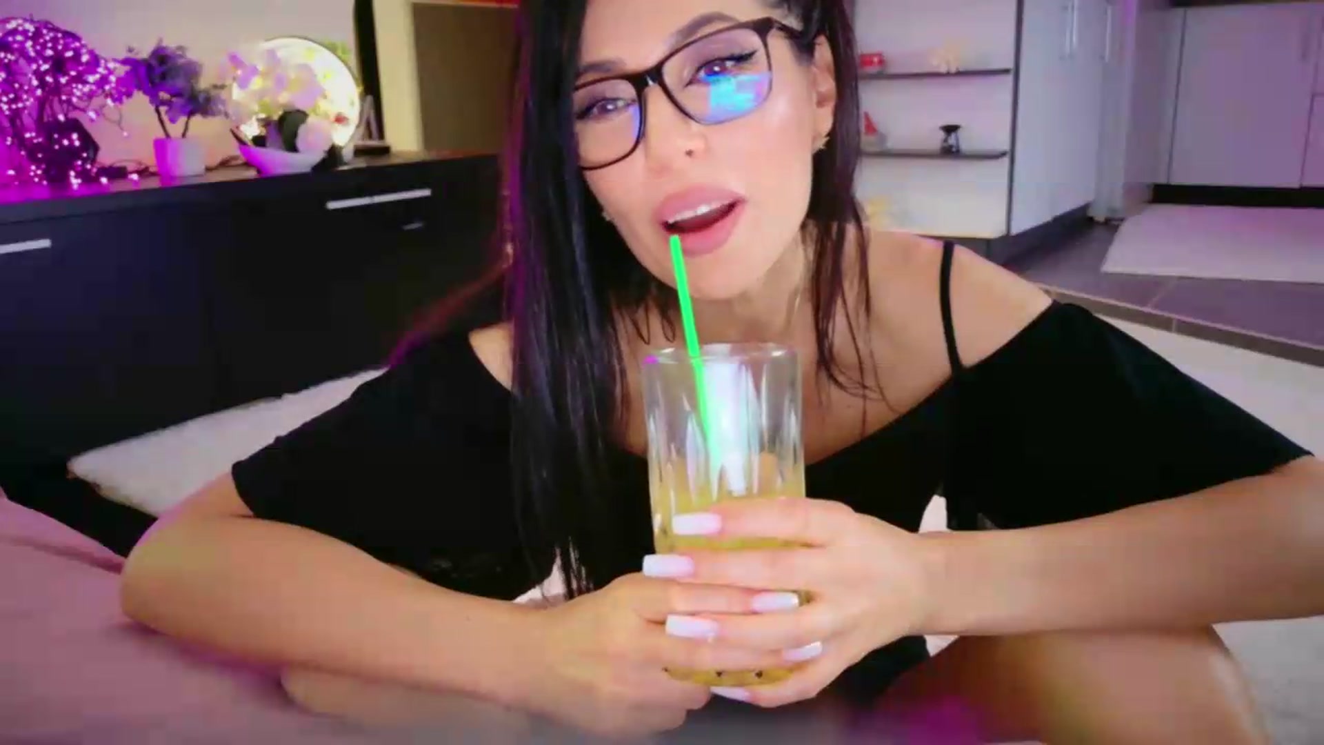 Gallery image thumbnail from SmileyTinaa's myfreecams stream on, 06/20/2026, 04:08 image 9 of 20