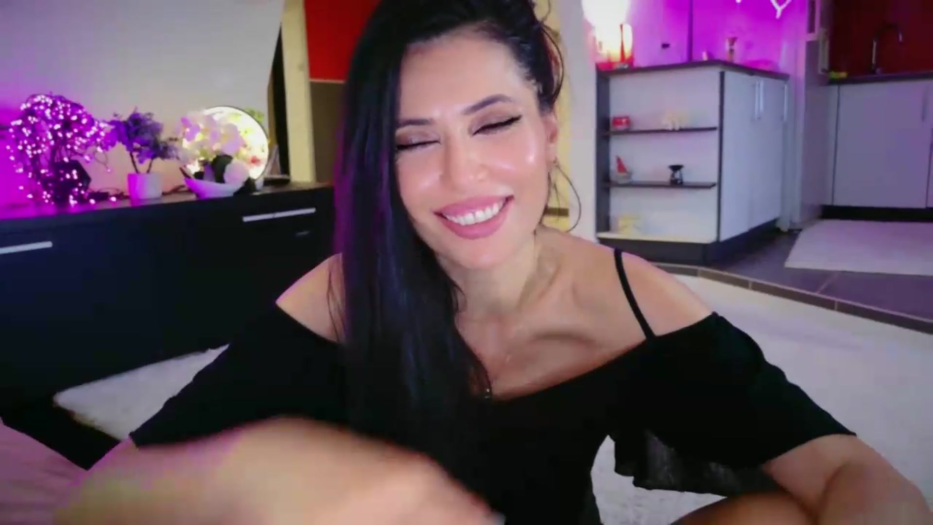 Gallery image thumbnail from SmileyTinaa's myfreecams stream on, 06/20/2026, 04:08 image 6 of 20