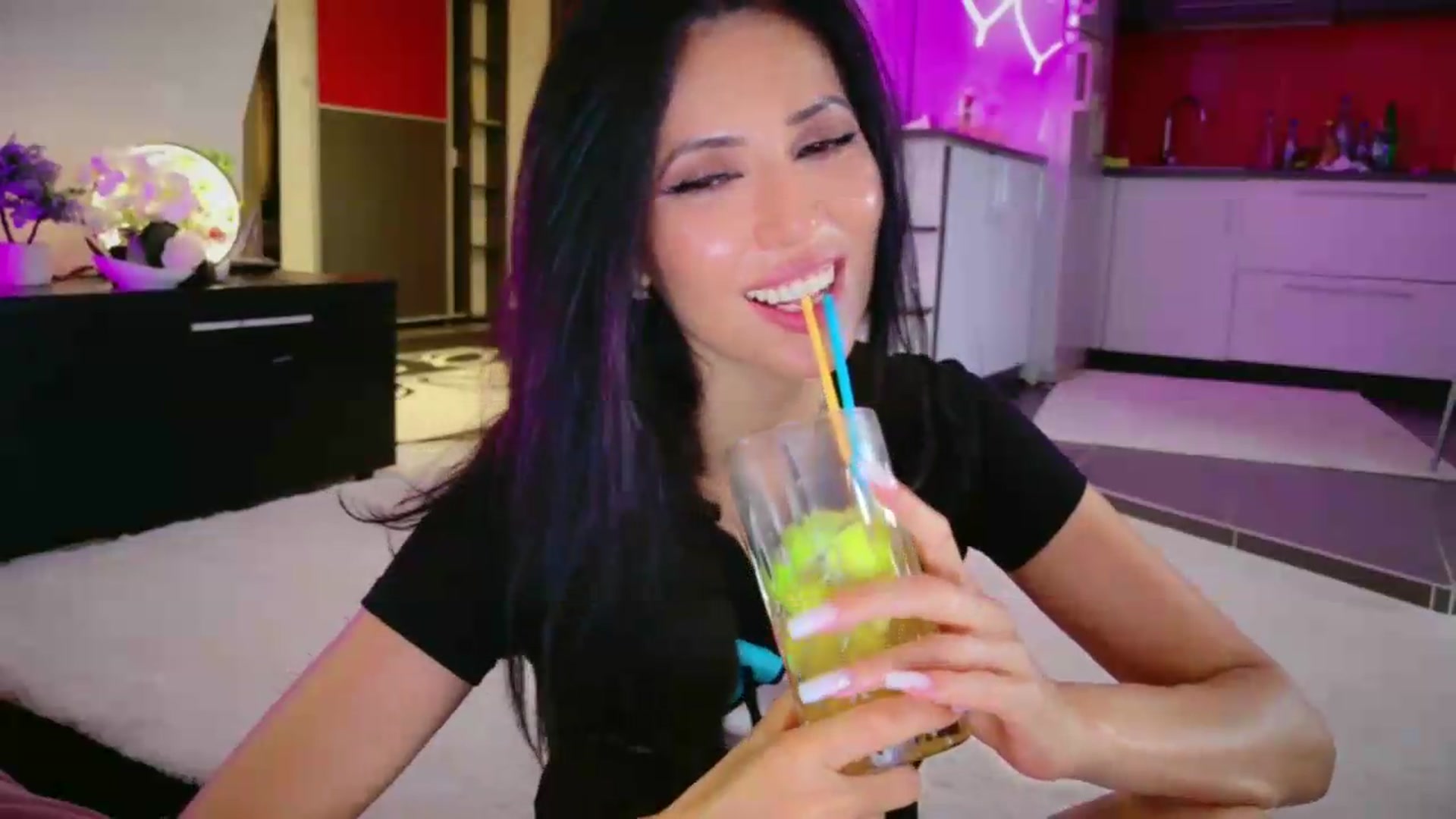 Gallery image thumbnail from SmileyTinaa's myfreecams stream on, 06/26/2026, 06:34 image 20 of 20