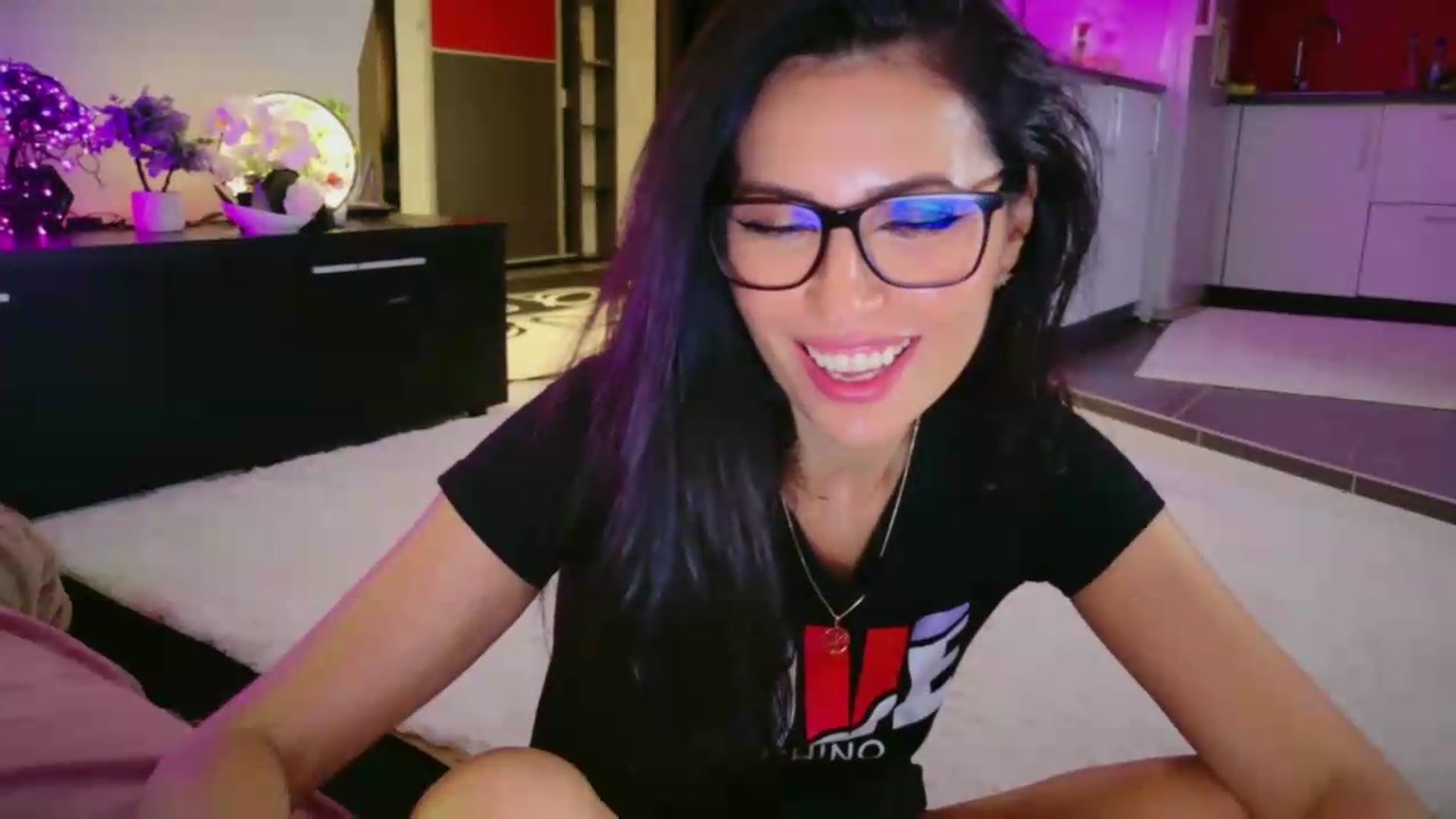 Gallery image thumbnail from SmileyTinaa's myfreecams stream on, 06/26/2026, 06:34 image 10 of 20