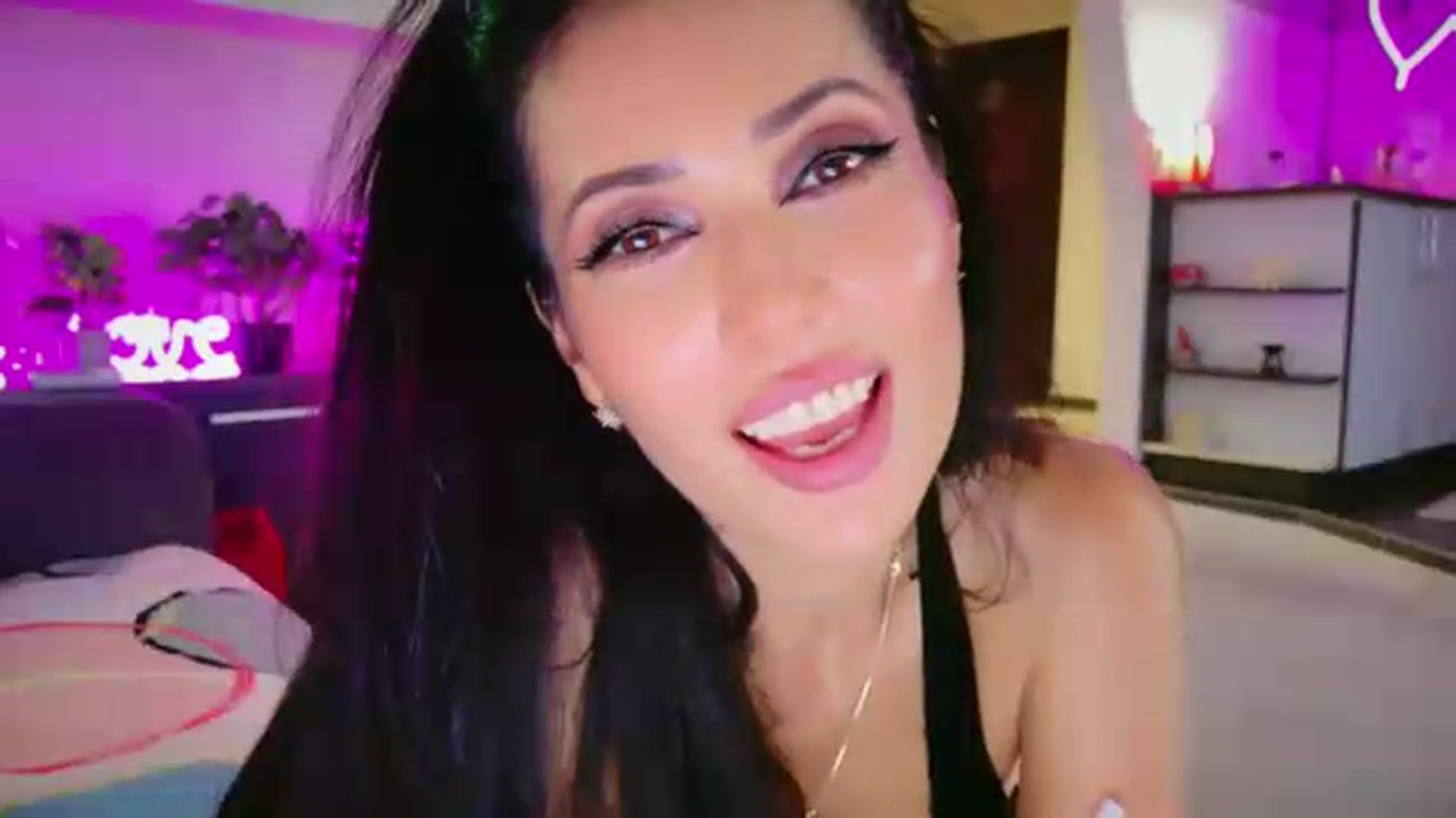 Gallery image thumbnail from SmileyTinaa's myfreecams stream on, 06/26/2026, 23:13 image 15 of 20