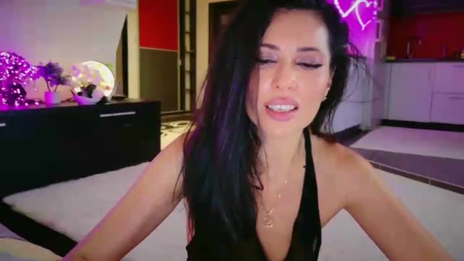Gallery image thumbnail from SmileyTinaa's myfreecams stream on, 06/26/2026, 23:13 image 13 of 20