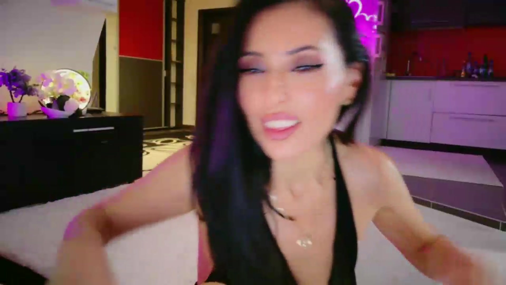 Gallery image thumbnail from SmileyTinaa's myfreecams stream on, 06/26/2026, 23:13 image 9 of 20