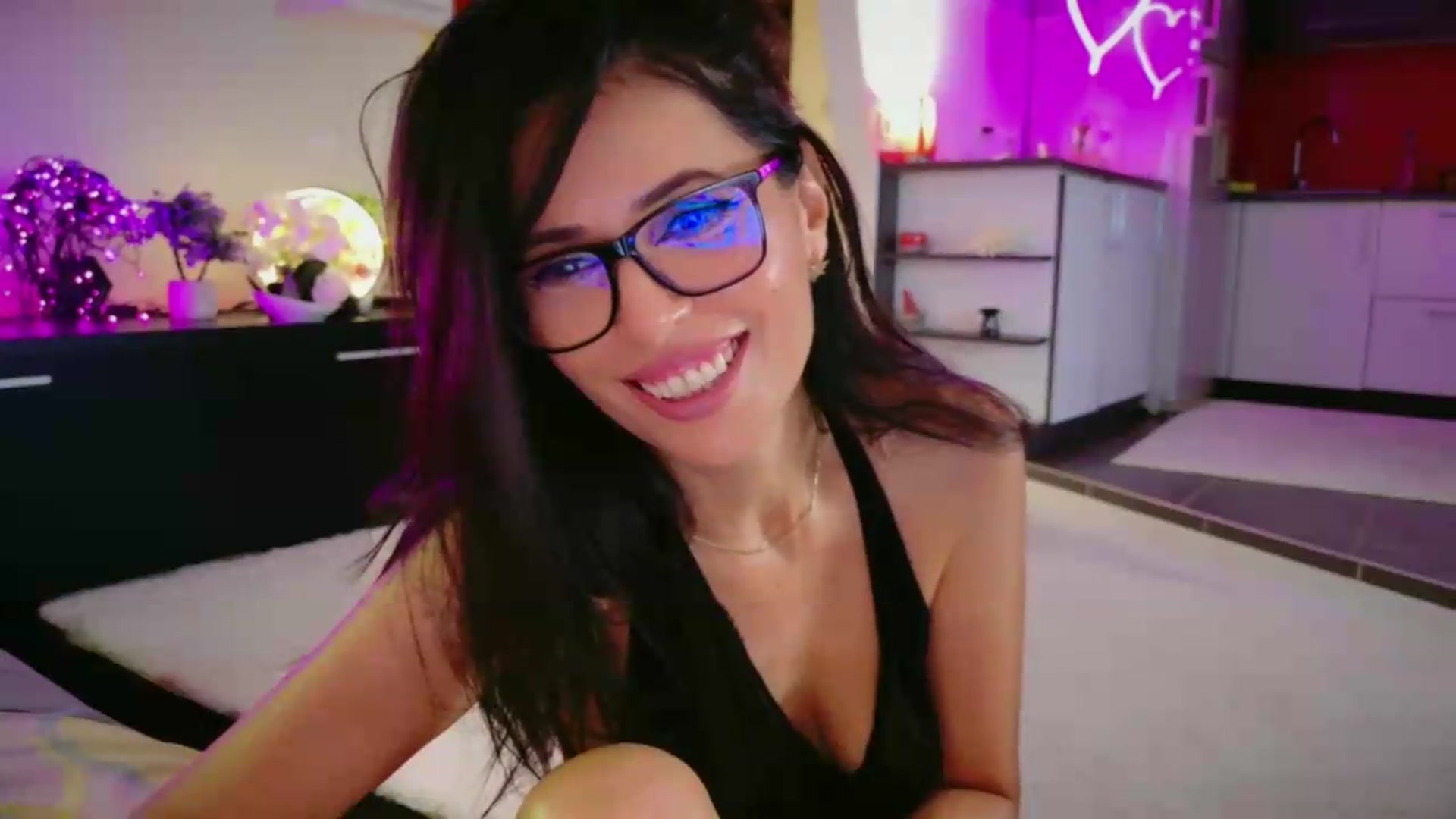 Gallery image thumbnail from SmileyTinaa's myfreecams stream on, 06/27/2026, 03:08 image 2 of 20
