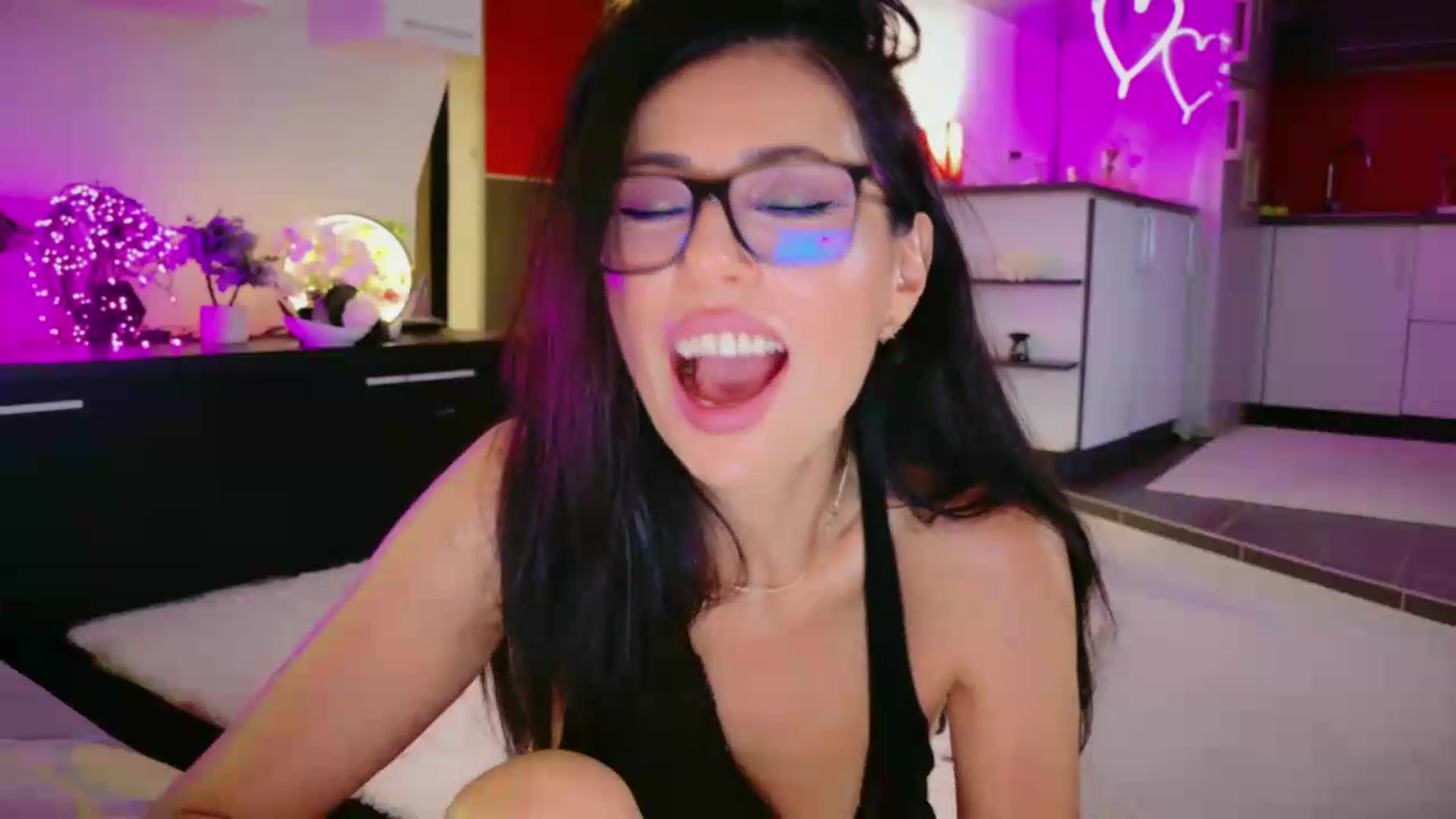 Gallery image thumbnail from SmileyTinaa's myfreecams stream on, 06/27/2026, 03:08 image 5 of 20