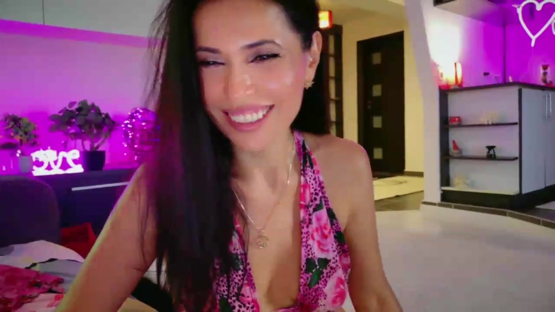 Gallery image thumbnail from SmileyTinaa's myfreecams stream on, 07/03/2026, 03:41 image 13 of 20