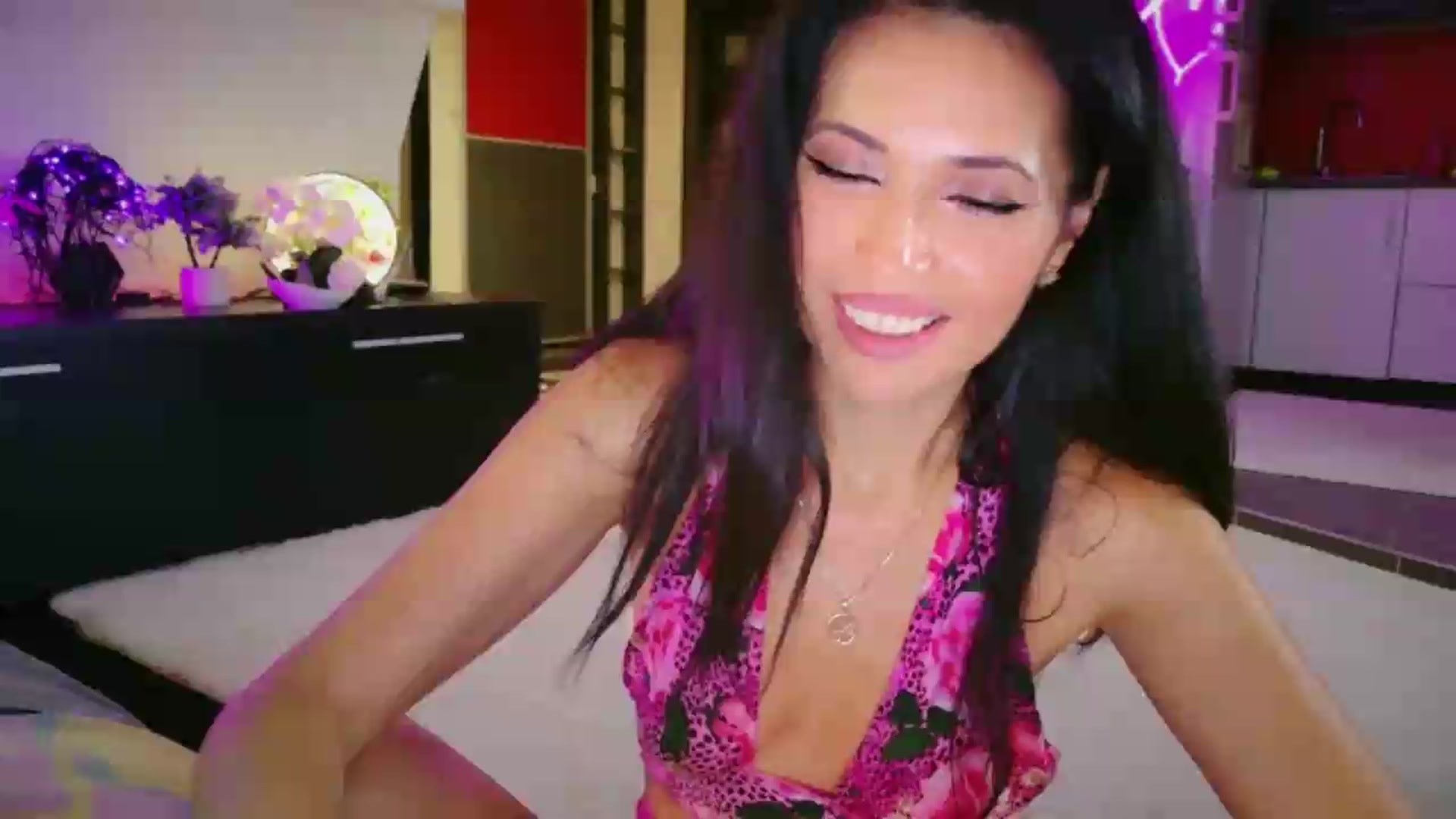 Gallery image thumbnail from SmileyTinaa's myfreecams stream on, 07/03/2026, 03:41 image 5 of 20
