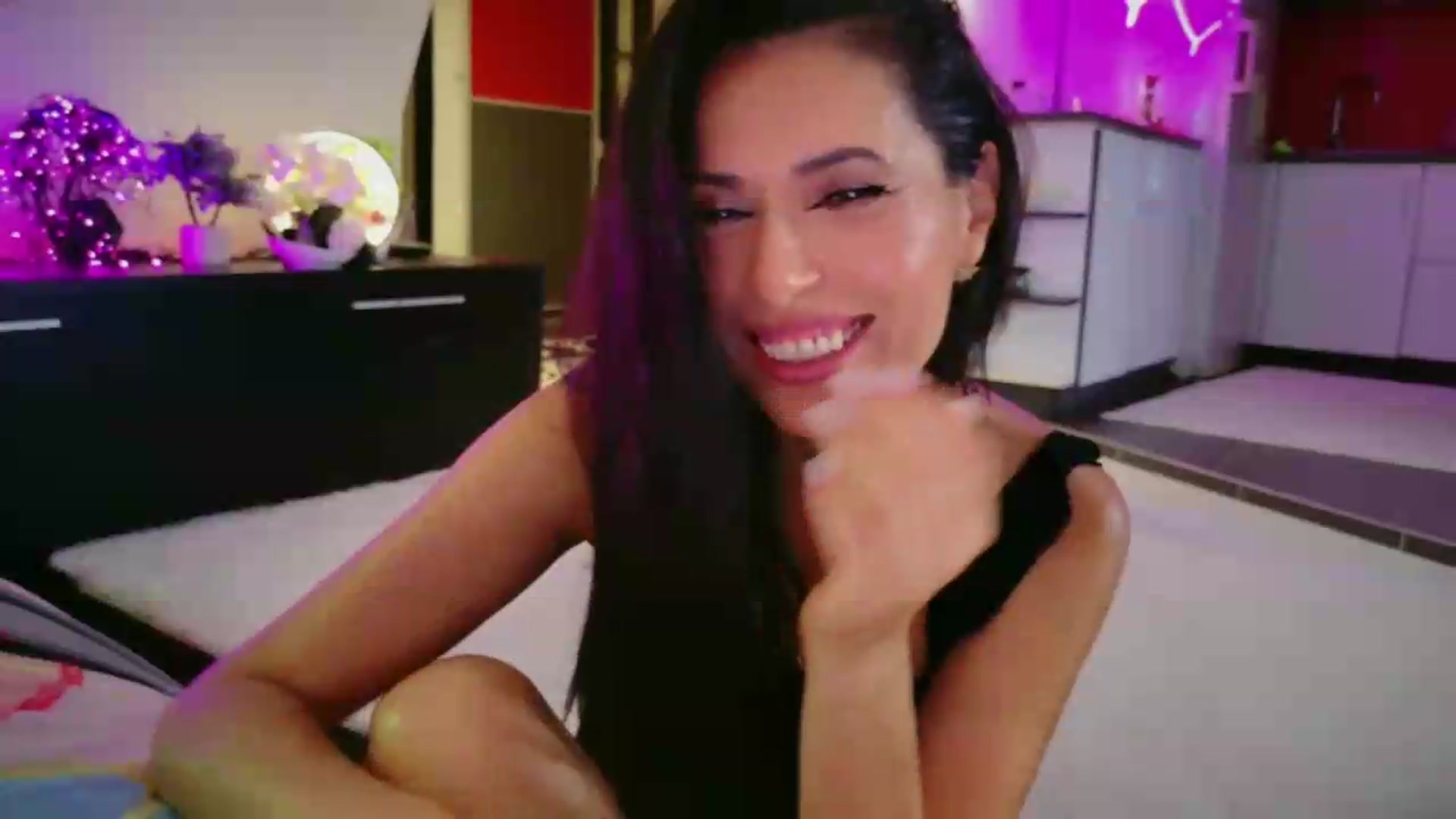 Gallery image thumbnail from SmileyTinaa's myfreecams stream on, 07/04/2026, 02:13 image 11 of 20