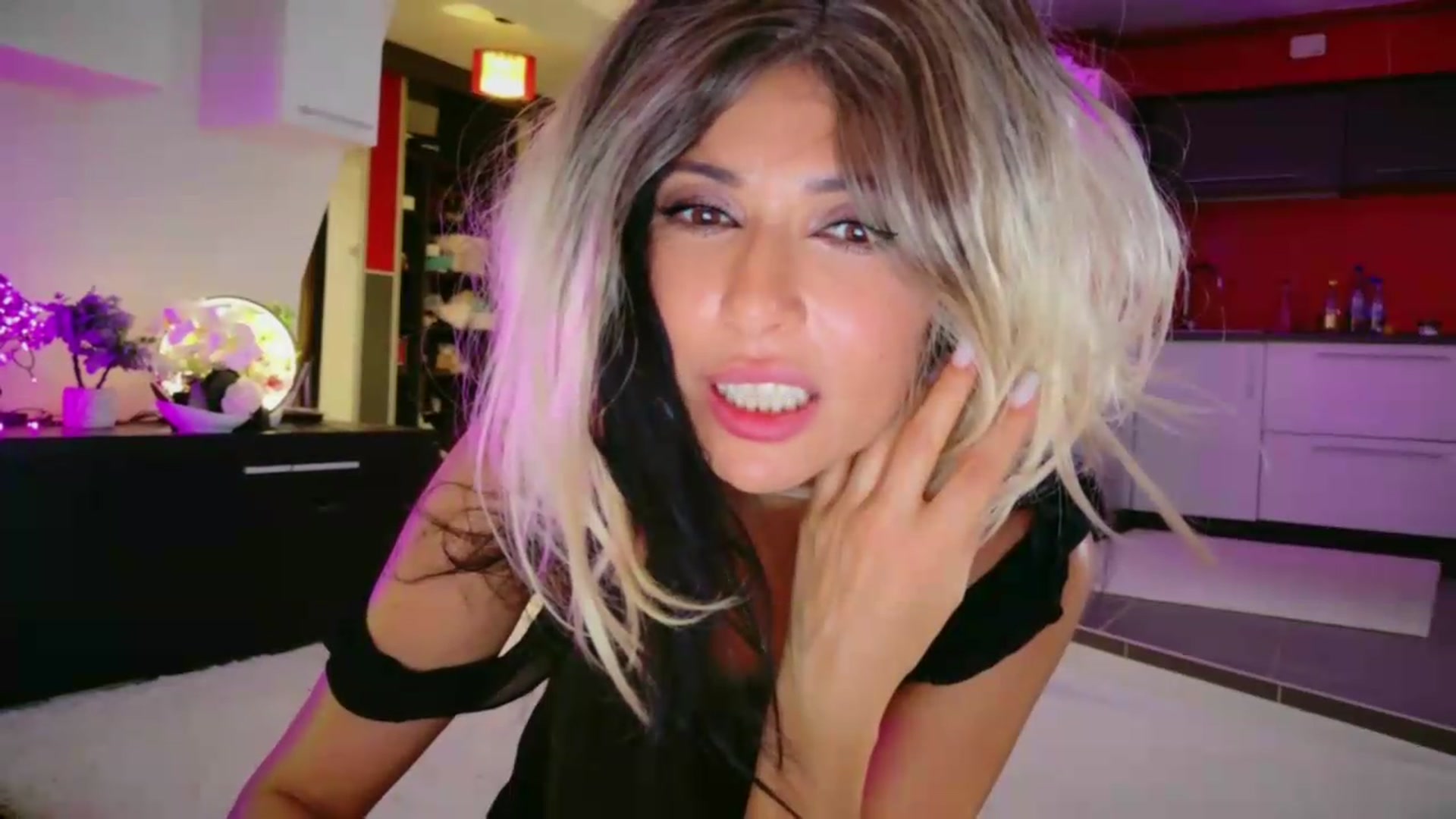 Gallery image thumbnail from SmileyTinaa's myfreecams stream on, 07/04/2026, 06:04 image 16 of 20
