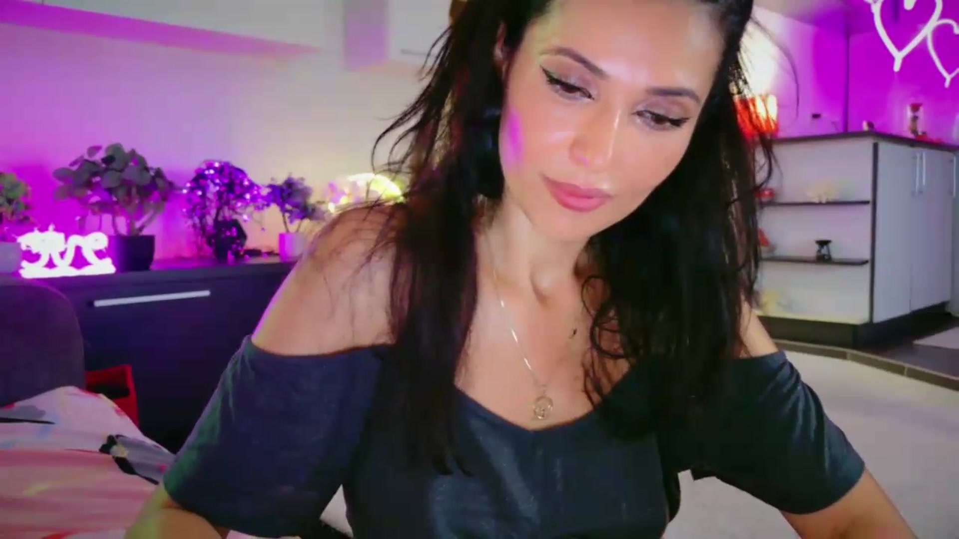 Gallery image thumbnail from SmileyTinaa's myfreecams stream on, 07/04/2026, 06:04 image 18 of 20