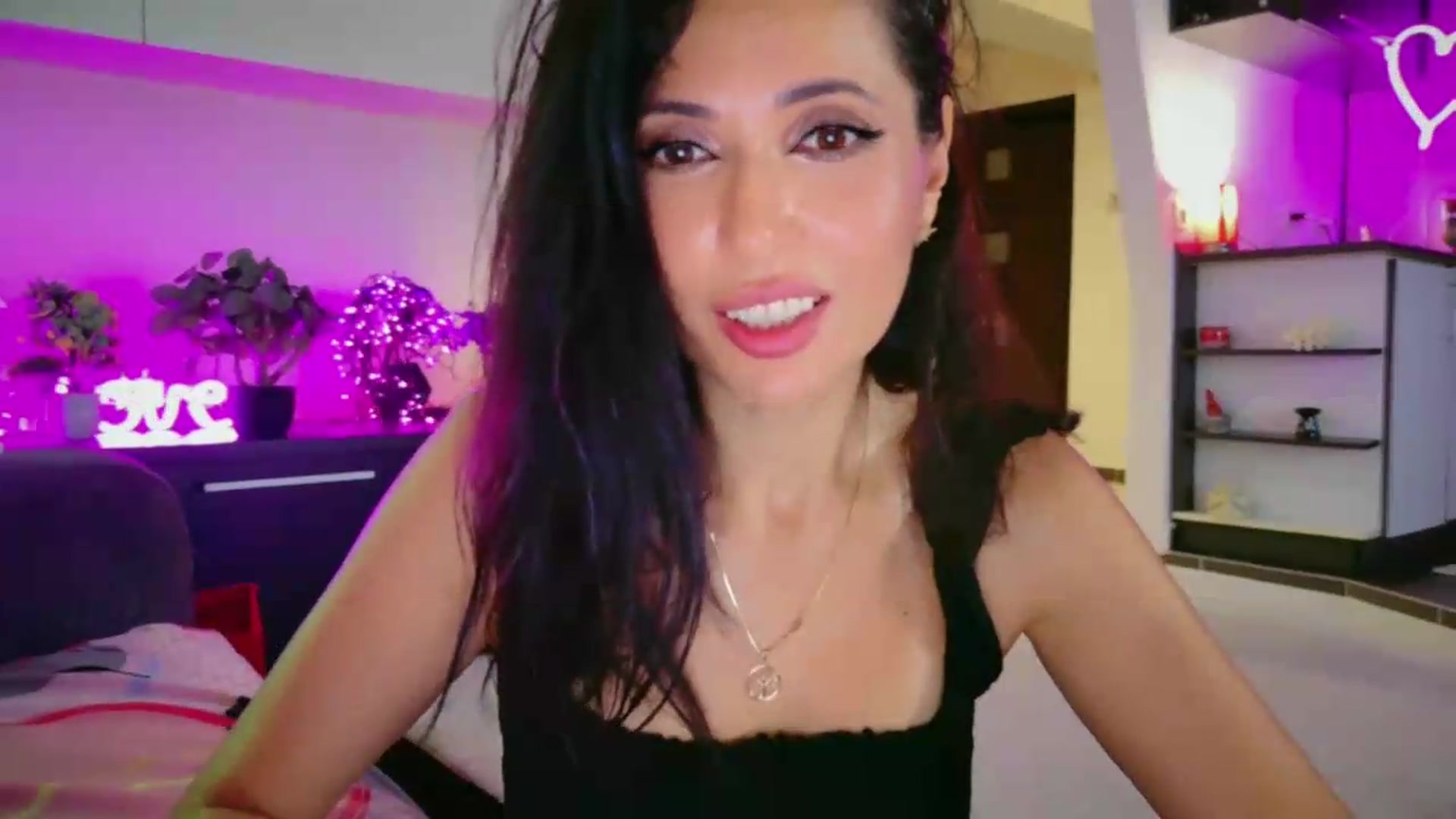 Gallery image thumbnail from SmileyTinaa's myfreecams stream on, 07/04/2026, 06:04 image 5 of 20