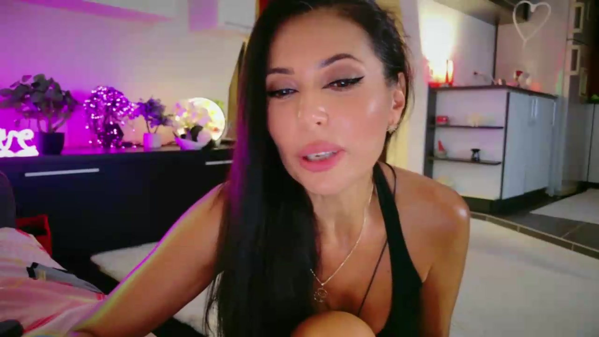Gallery image thumbnail from SmileyTinaa's myfreecams stream on, 08/06/2026, 23:10 image 12 of 20