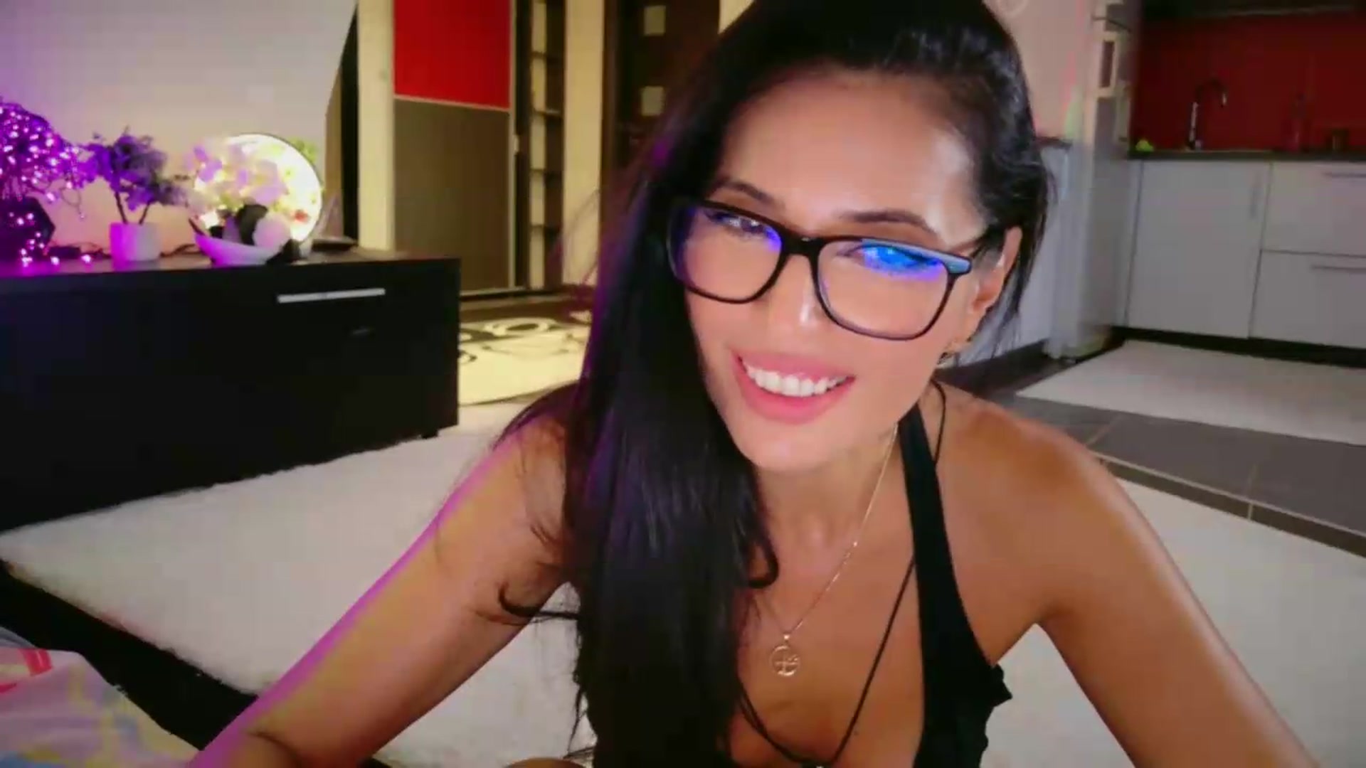 Gallery image thumbnail from SmileyTinaa's myfreecams stream on, 08/06/2026, 23:10 image 5 of 20
