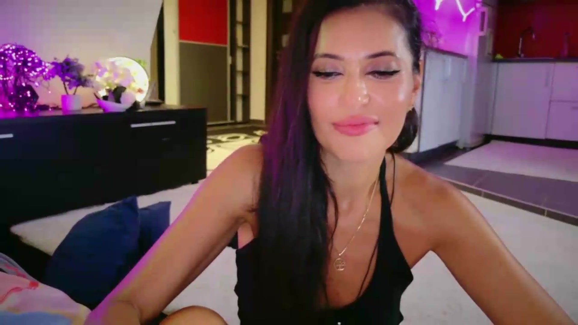 Gallery image thumbnail from SmileyTinaa's myfreecams stream on, 08/07/2026, 02:12 image 13 of 20