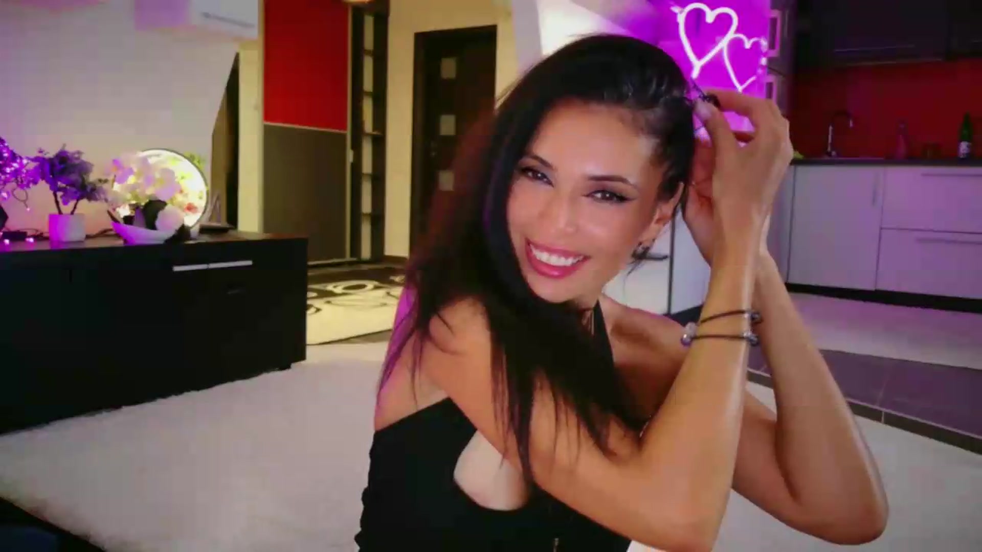Gallery image thumbnail from SmileyTinaa's myfreecams stream on, 08/07/2026, 04:51 image 14 of 20