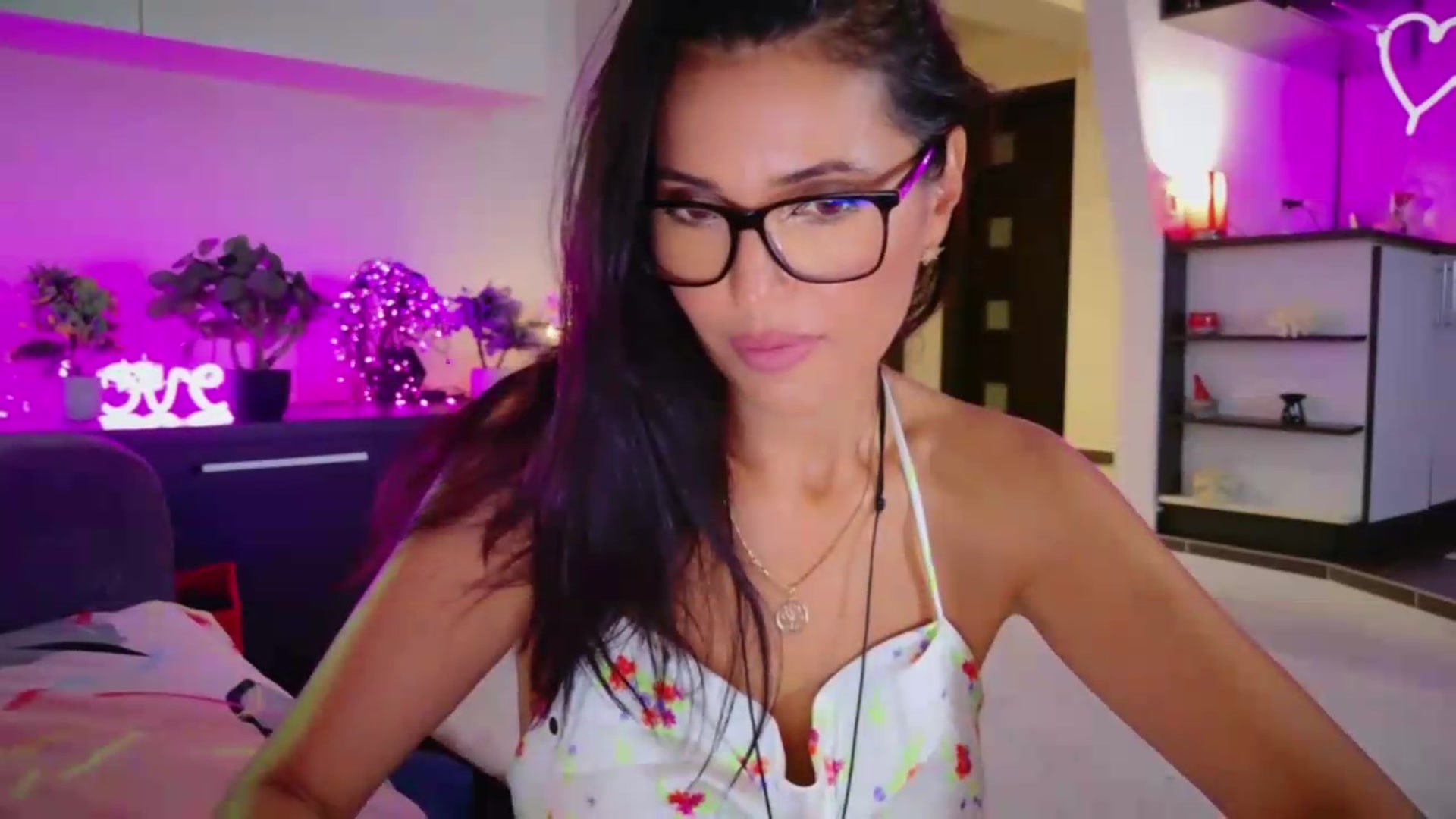 Gallery image thumbnail from SmileyTinaa's myfreecams stream on, 08/07/2026, 22:32 image 7 of 20